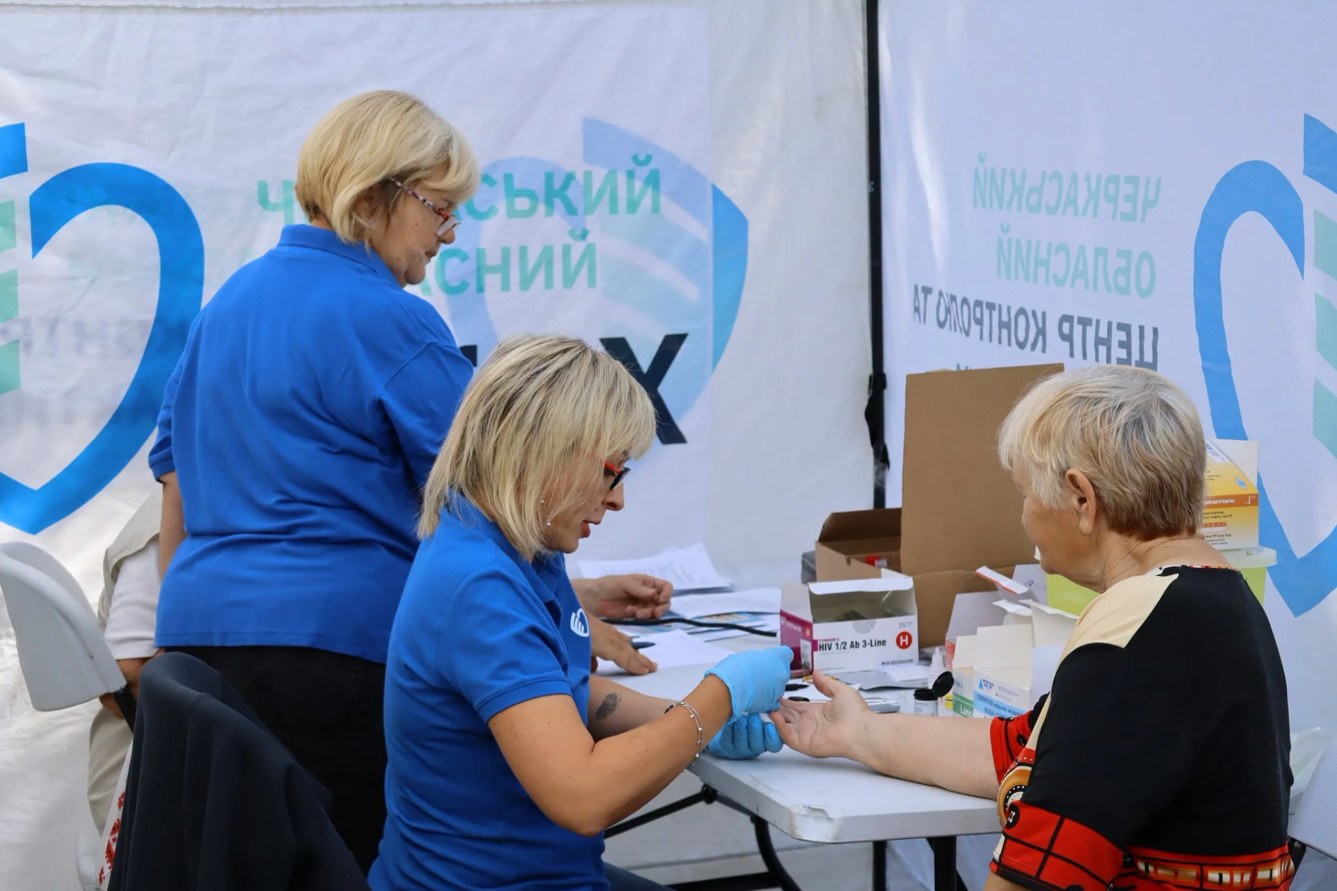 У Черкасах 43 містяни безкоштовно перевірилися на гепатити, ВІЛ та інші захворювання