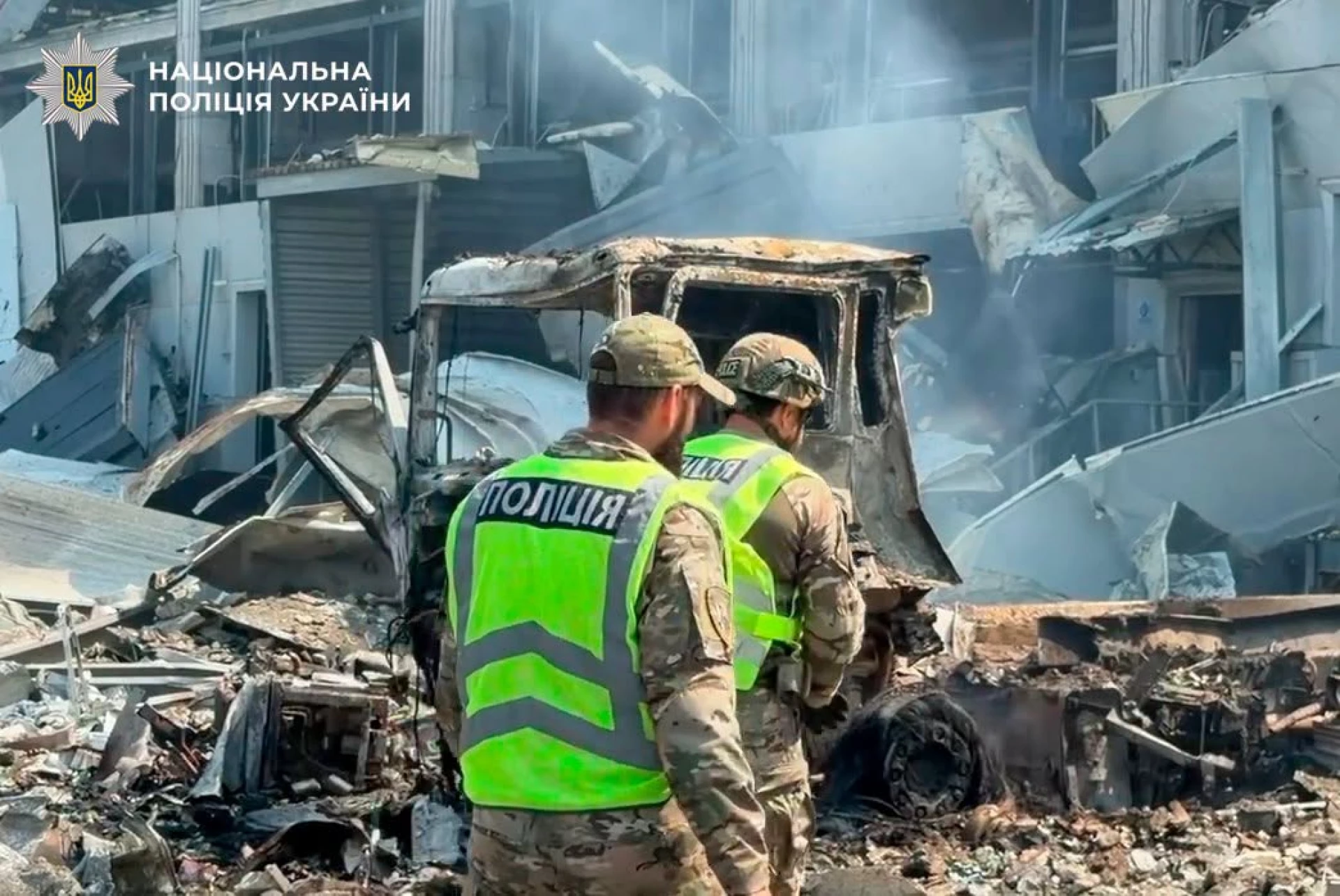 Вибухотехніки поліції Києва продовжують працювати на місцях ракетних ударів військ рф по столиці