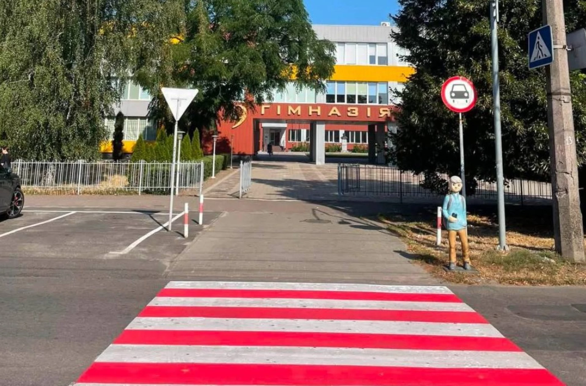 У Черкасах оновлюють пішохідні переходи біля шкіл