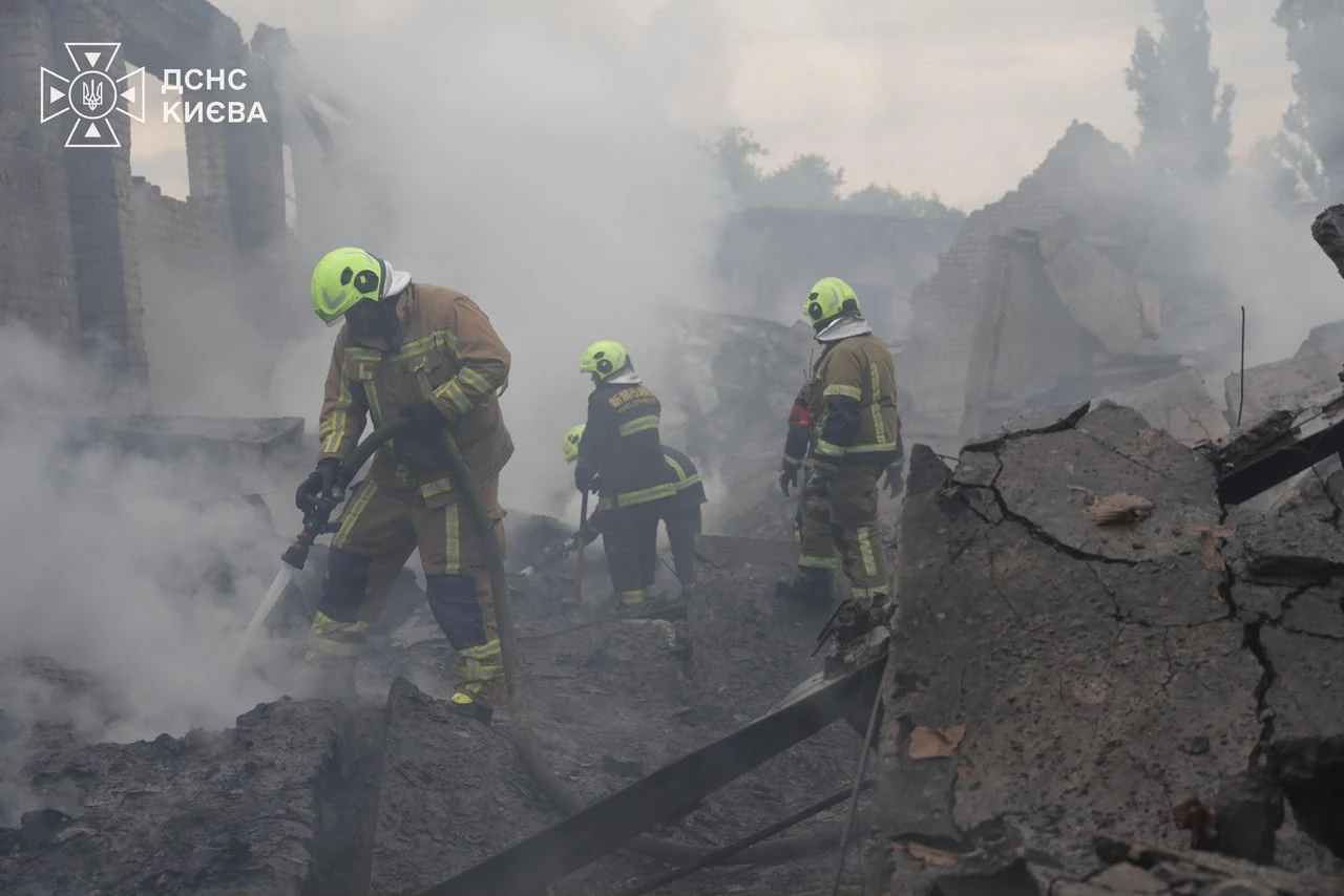Внаслідок обстрілу рф постраждали 4 людини в Києві