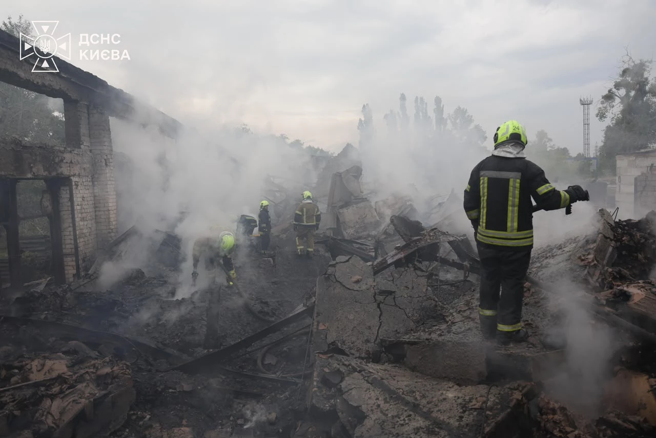 Внаслідок обстрілу рф постраждали 4 людини в Києві
