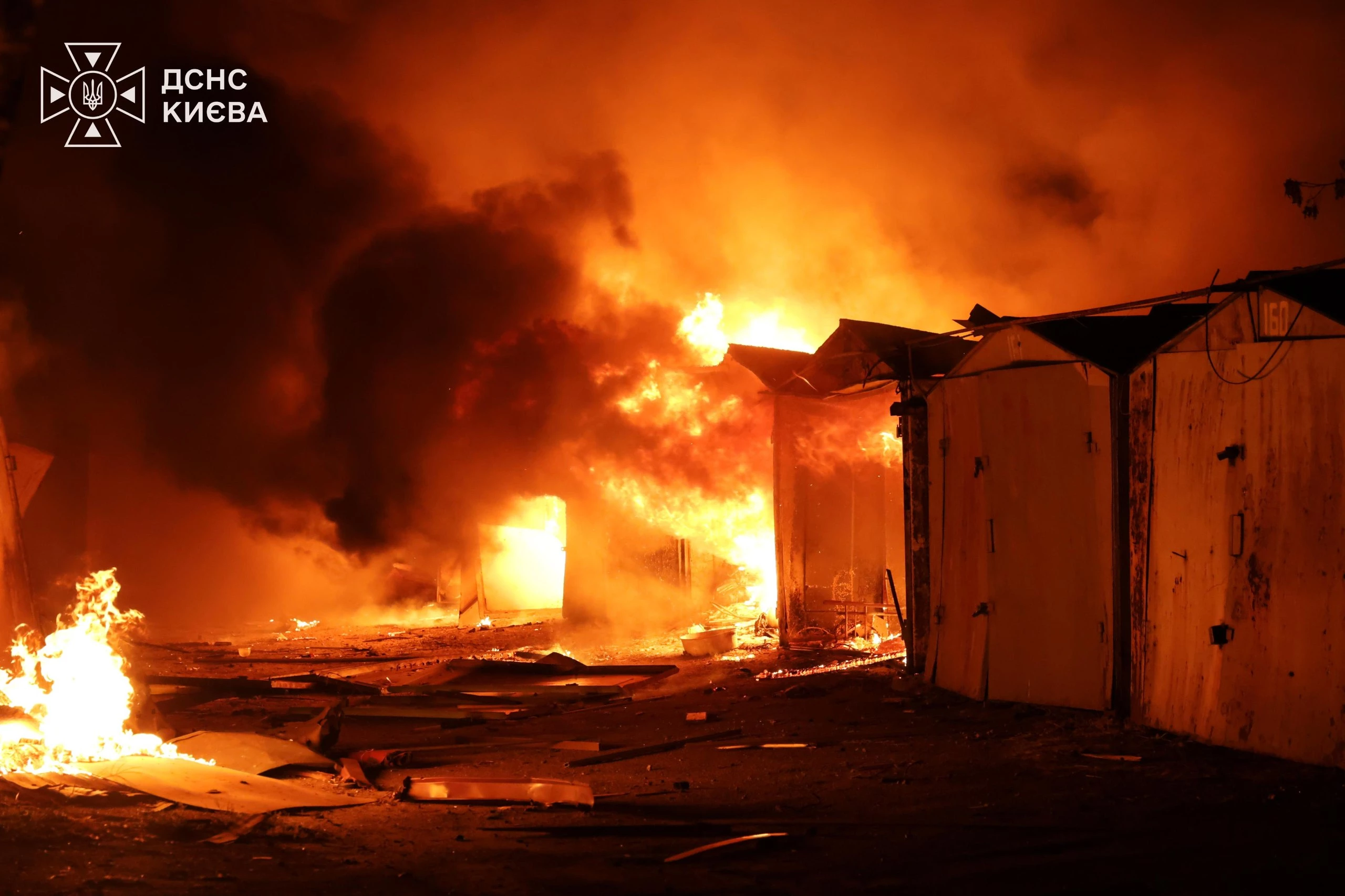 Внаслідок обстрілу рф постраждали 4 людини в Києві