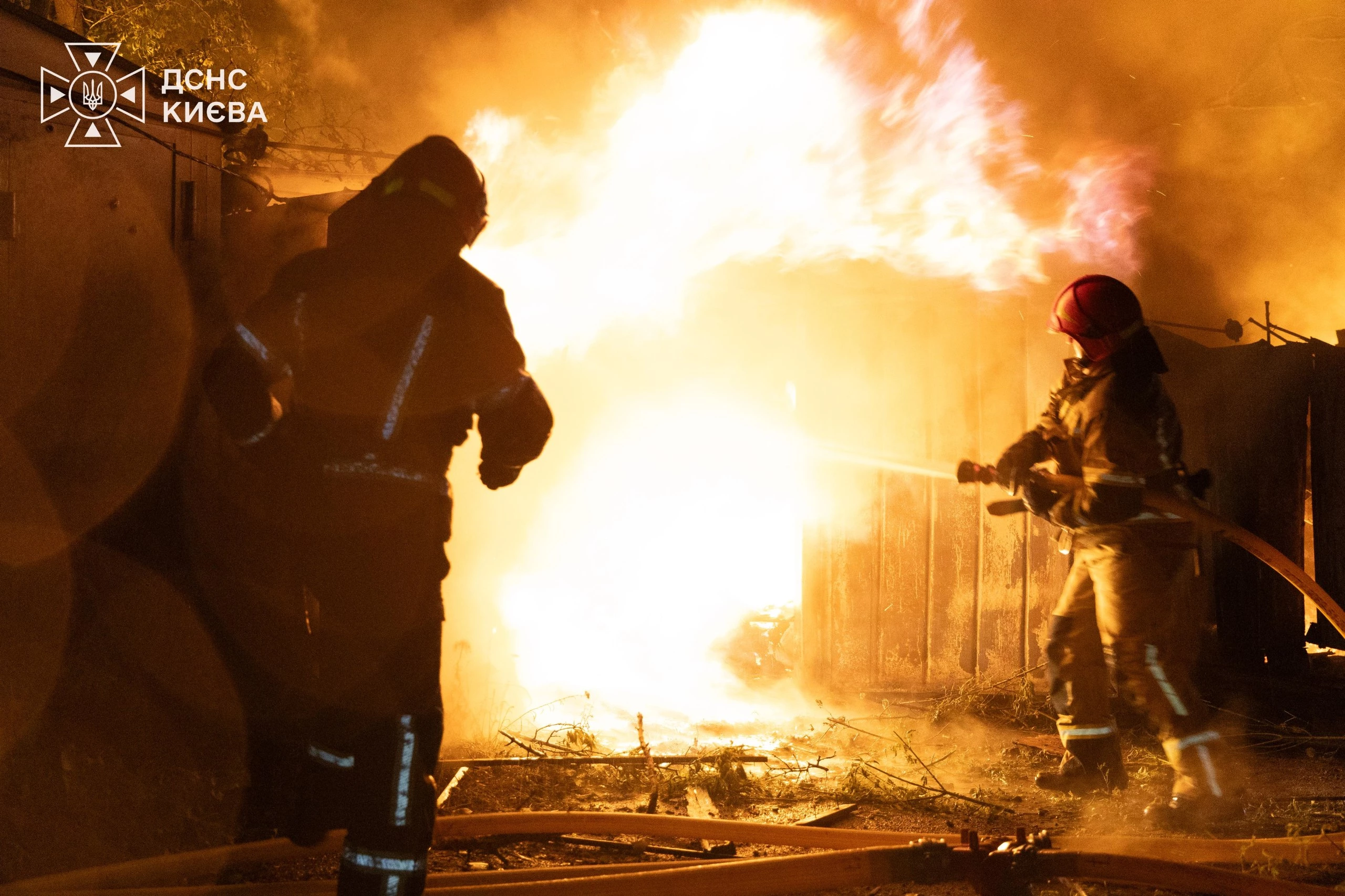Внаслідок обстрілу рф постраждали 4 людини в Києві