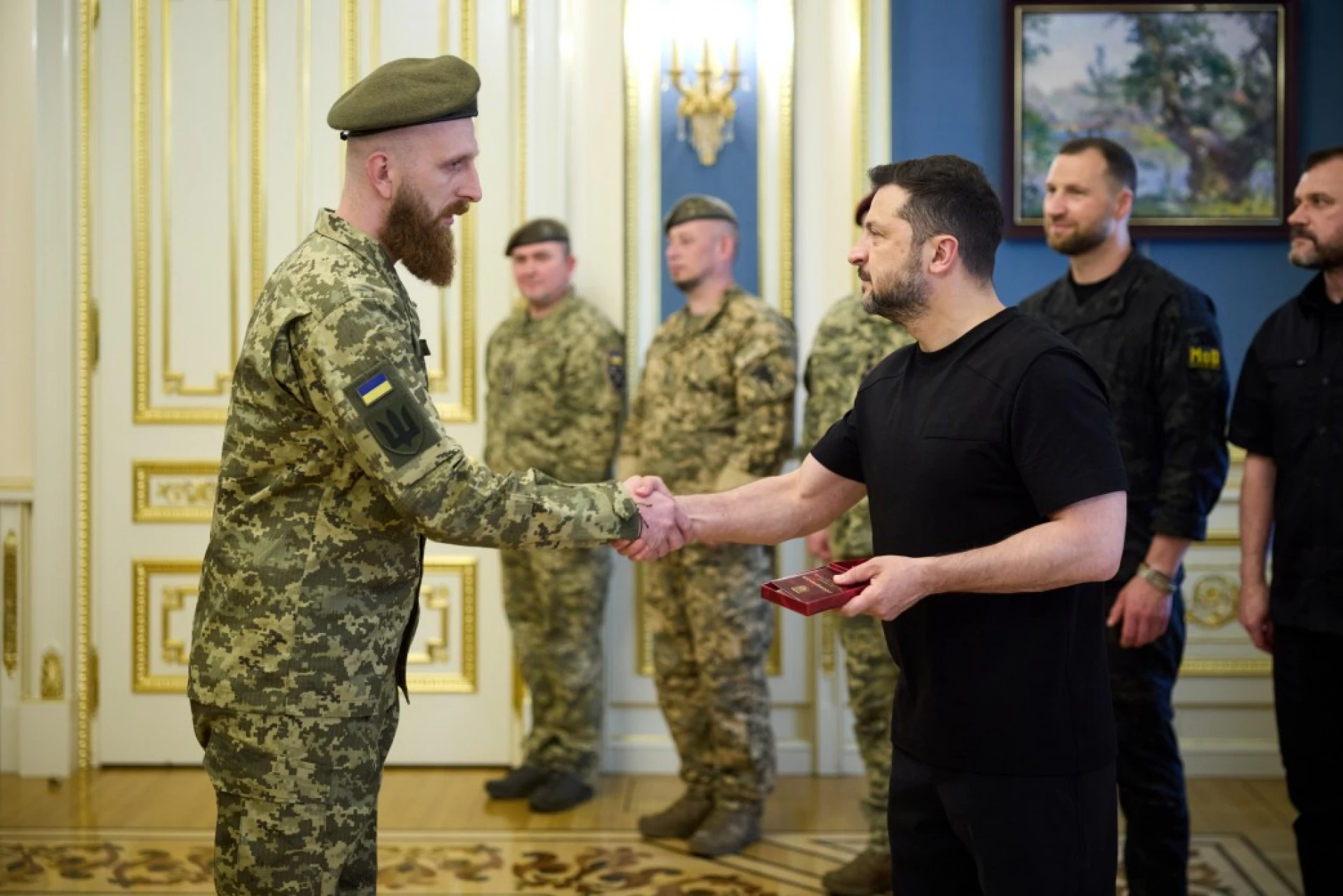 Президент відзначив державними нагородами військовослужбовців Військ зв’язку та кібербезпеки