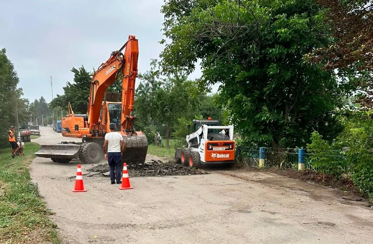 У селах на Черкащині підприємці допомогли поремонтувати дороги. Фото