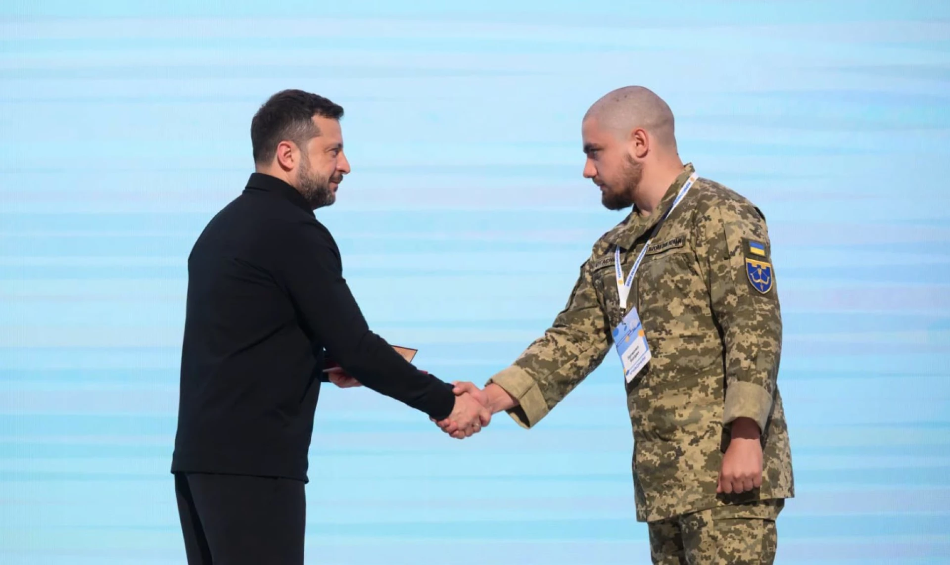 Зеленський вручив орден «За мужність» військовому із черкаської бригади