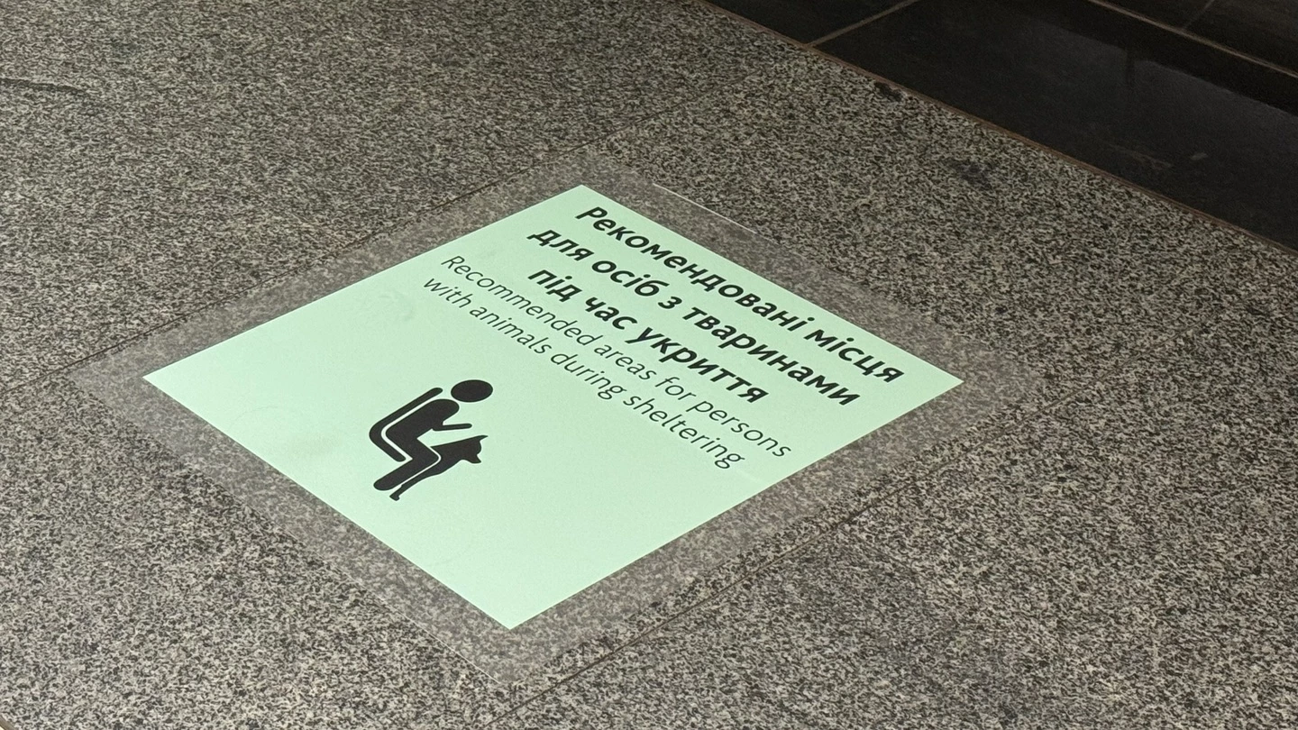 Київський метрополітен тестує новий формат розміщення людей під час тривог