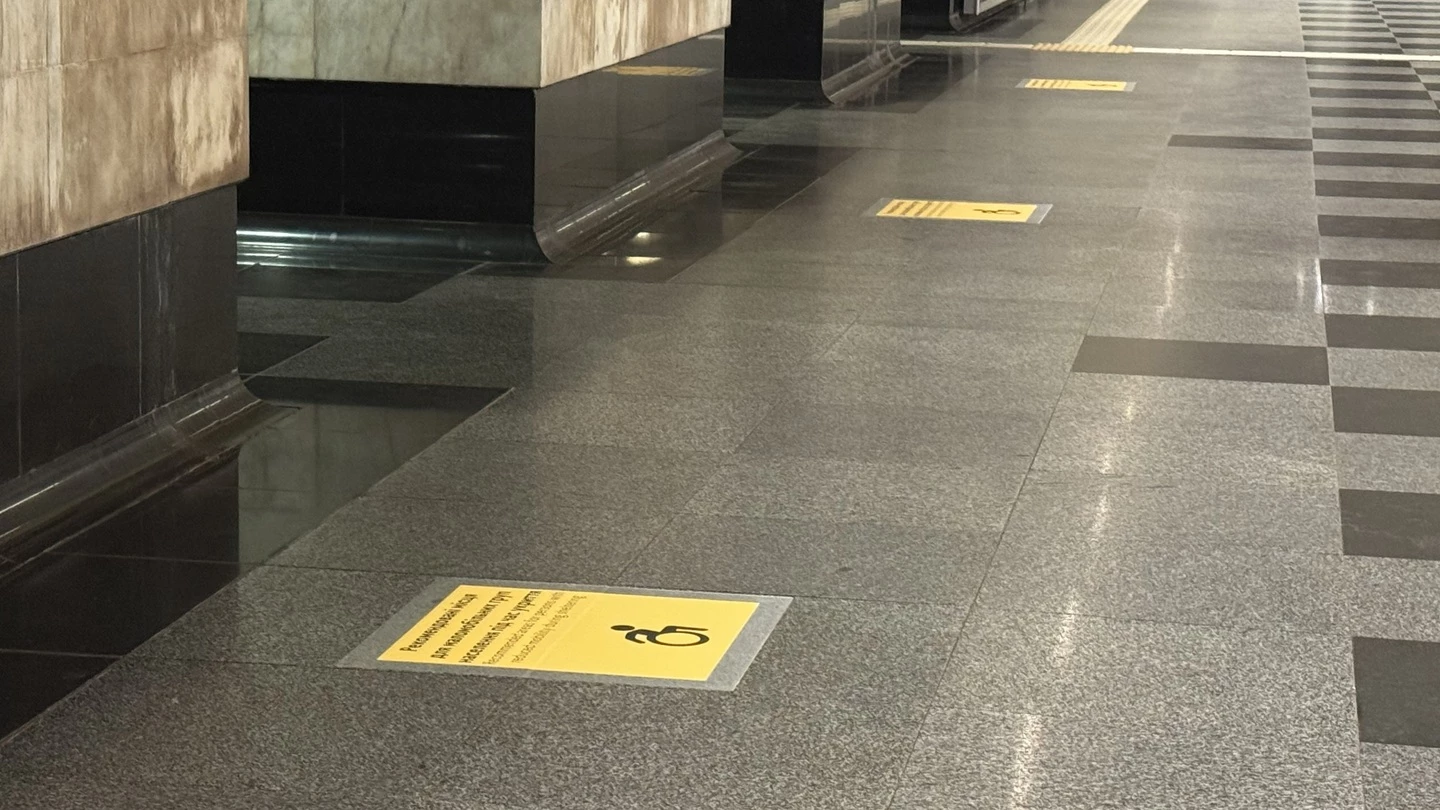 Київський метрополітен тестує новий формат розміщення людей під час тривог