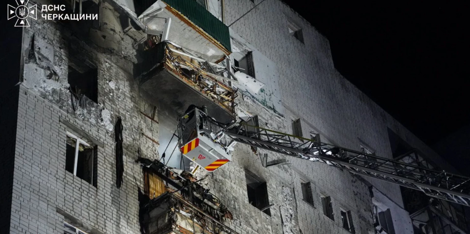 Рятувальники показали відео ліквідації наслідків російського обстрілу на Черкащині