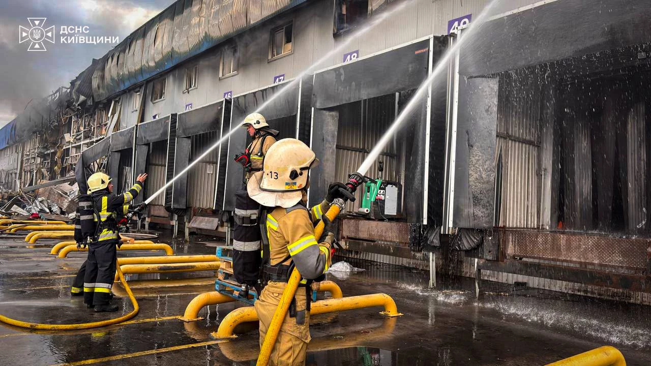 У ДСНС показали наслідки російського удару по Броварському району