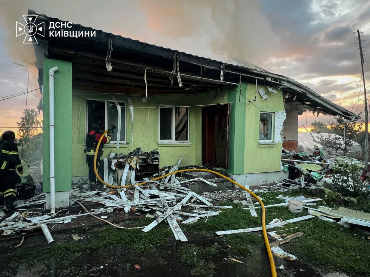 Зеленський про обстріл: росіяни довго готувалися і комбінували балістику різних типів