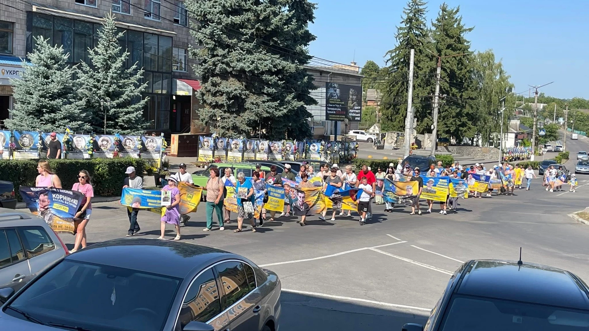 «Не мовчи. Полон вбиває» — на Черкащині молилися за полонених і безвісти зниклих воїнів. Фото