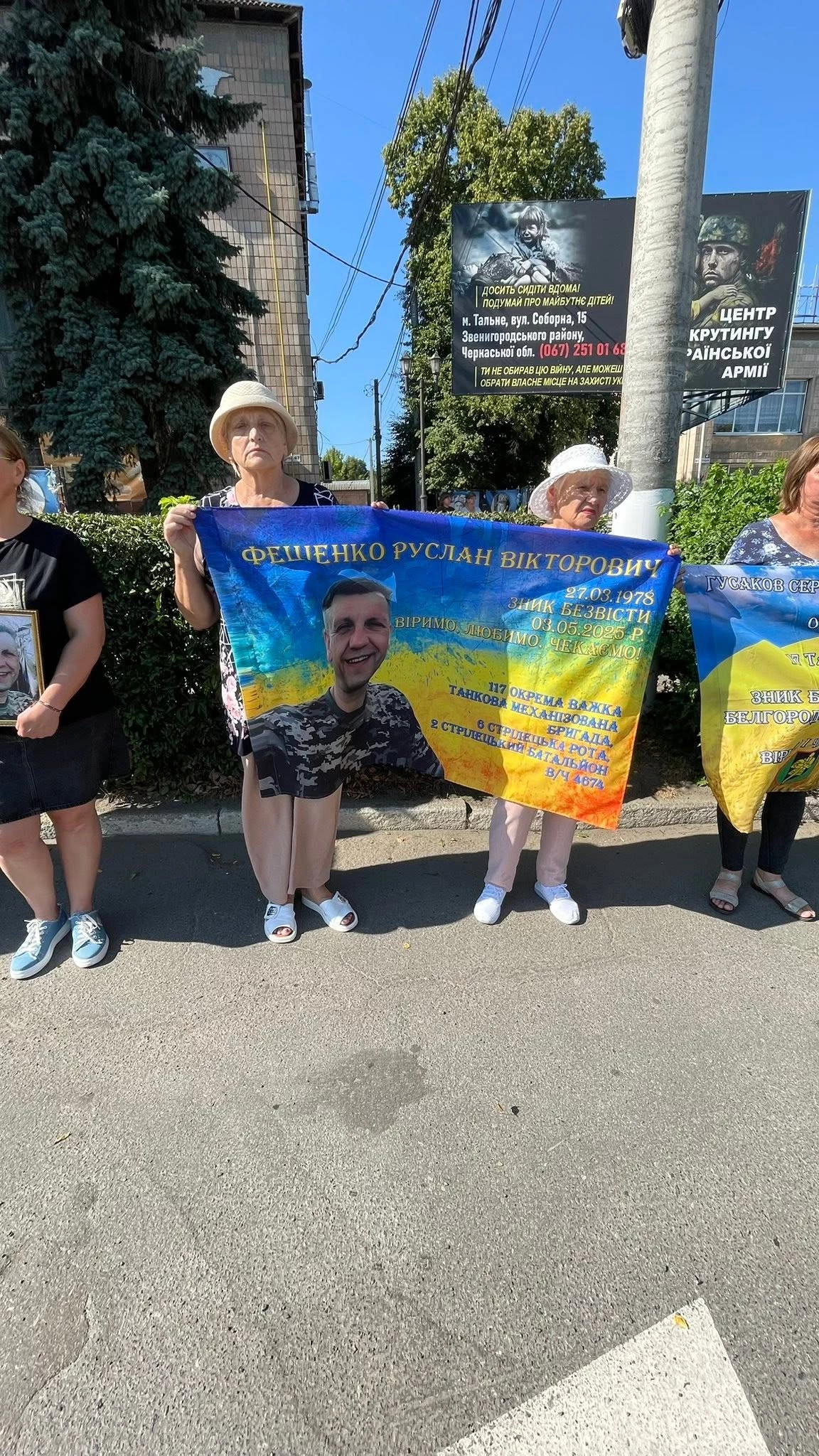 «Не мовчи. Полон вбиває» — на Черкащині молилися за полонених і безвісти зниклих воїнів. Фото