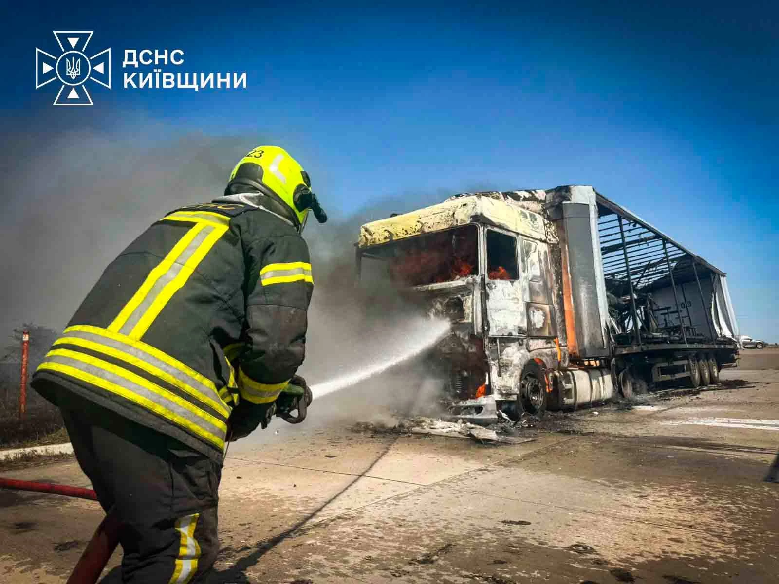 У ДСНС показали фото наслідків удару по Бориспільському району