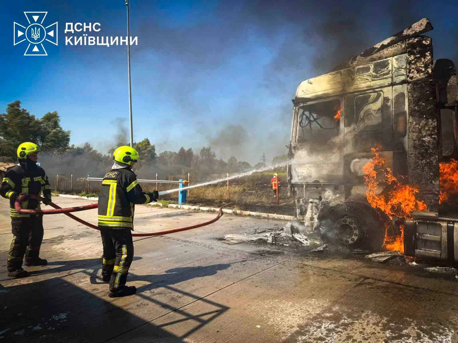 У ДСНС показали фото наслідків удару по Бориспільському району