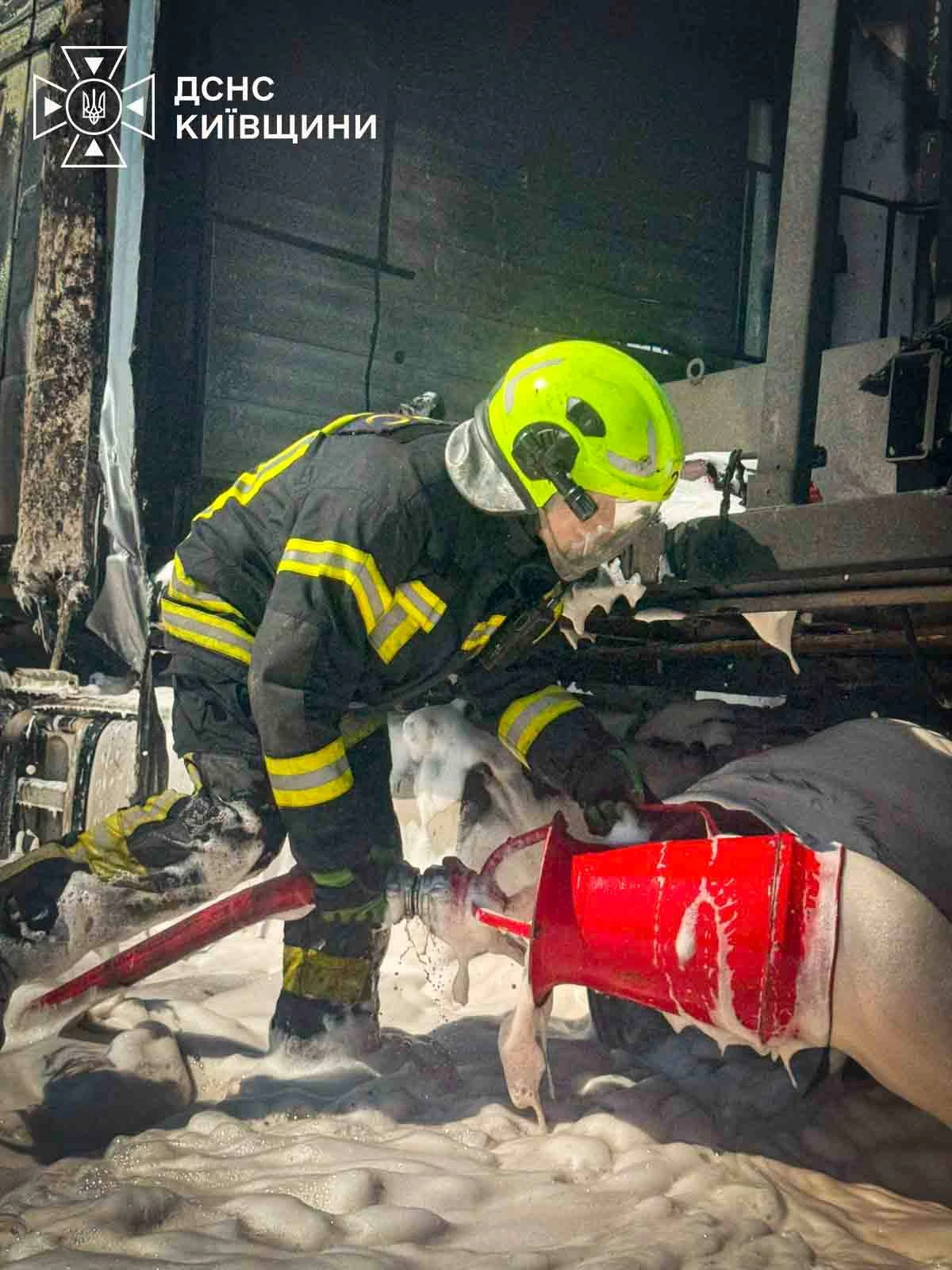 У ДСНС показали фото наслідків удару по Бориспільському району
