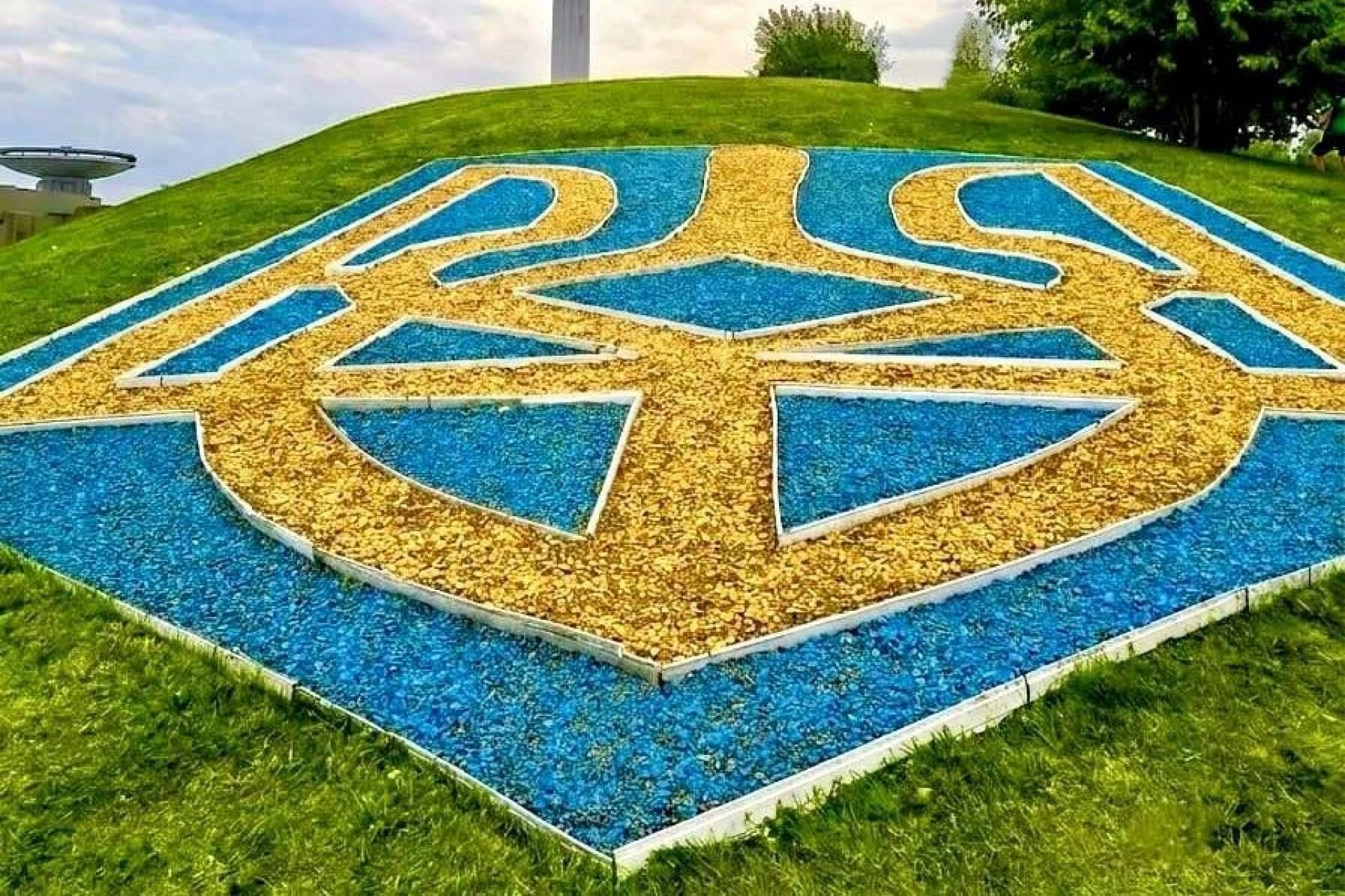 Київ напередодні Дня Незалежності: у Київзеленбуді показали, як прикрашають місто