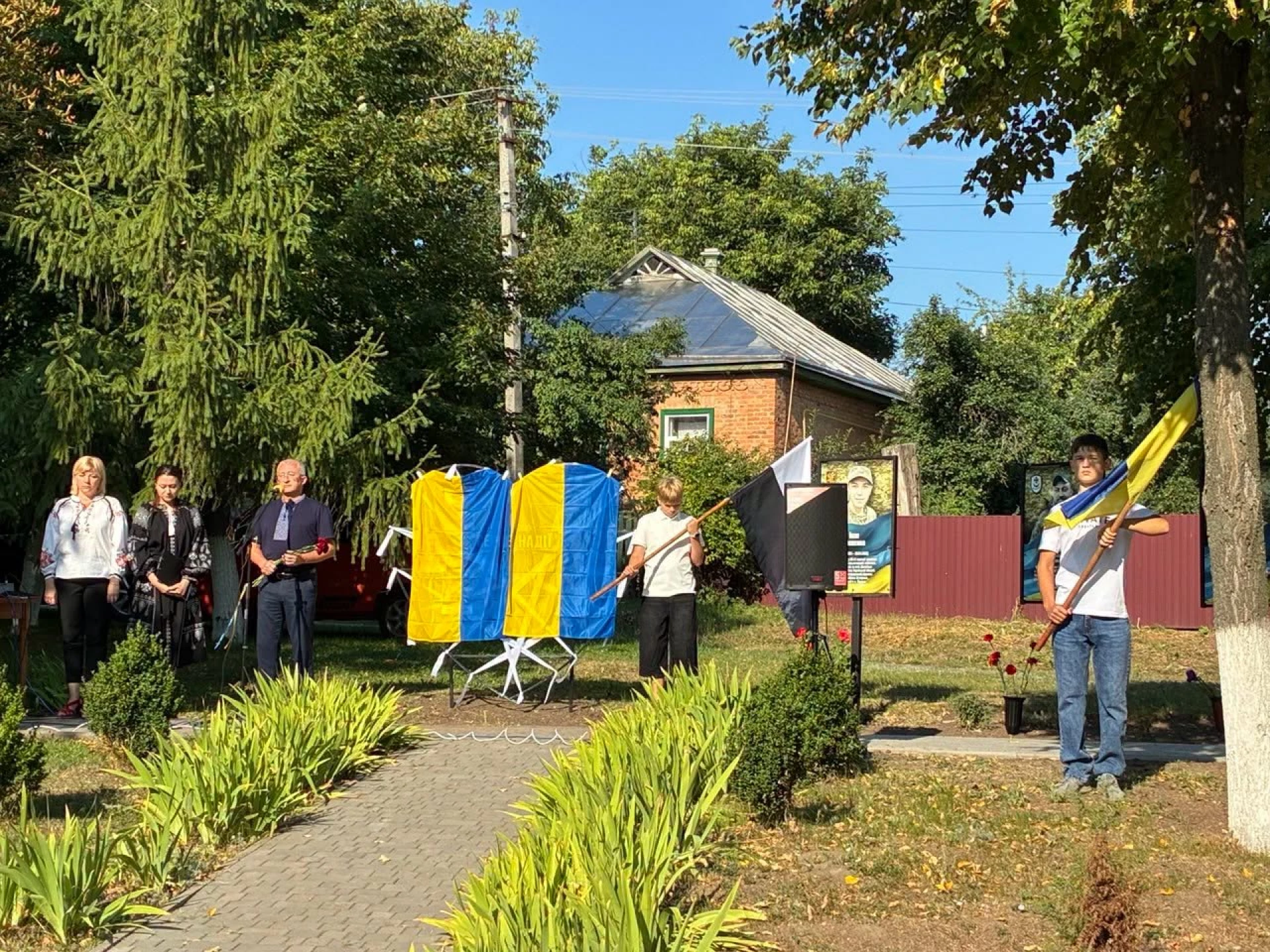 У селі на Черкащині розширили Алею Слави і відрили «Серце надії»