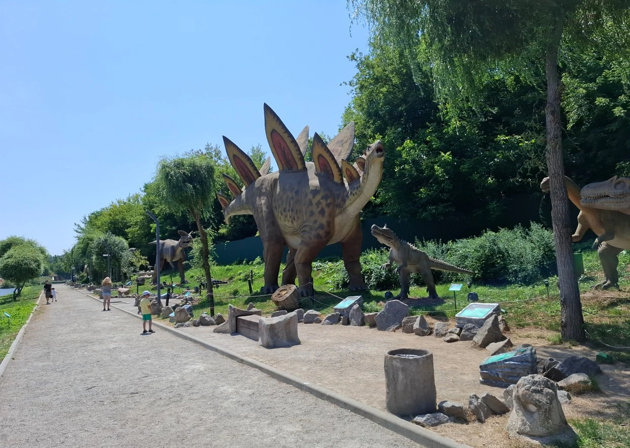 Парк динозаврів Dino Sofia в Умані: подорож у мезозойську еру. Фоторепортаж