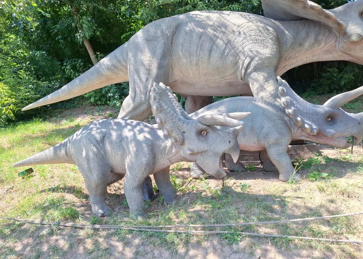 Парк динозаврів Dino Sofia в Умані: подорож у мезозойську еру. Фоторепортаж