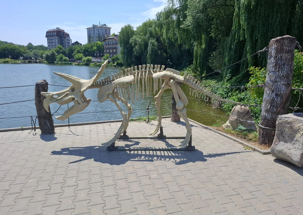 Парк динозаврів Dino Sofia в Умані: подорож у мезозойську еру. Фоторепортаж