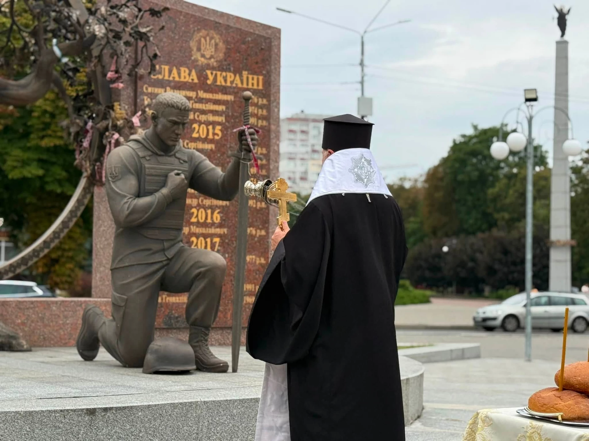 У Черкасах на площі молилися за полеглих Героїв. Фото