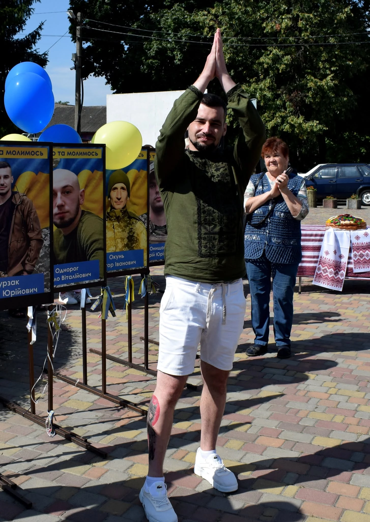 Матроса Андрія Мурзака, який повернувся з полону, зустріли на Черкащині