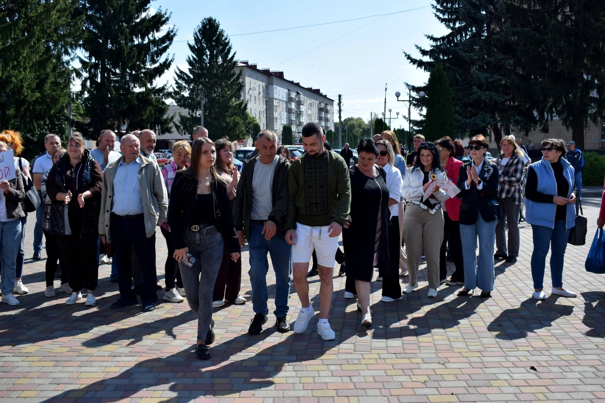 Матроса Андрія Мурзака, який повернувся з полону, зустріли на Черкащині
