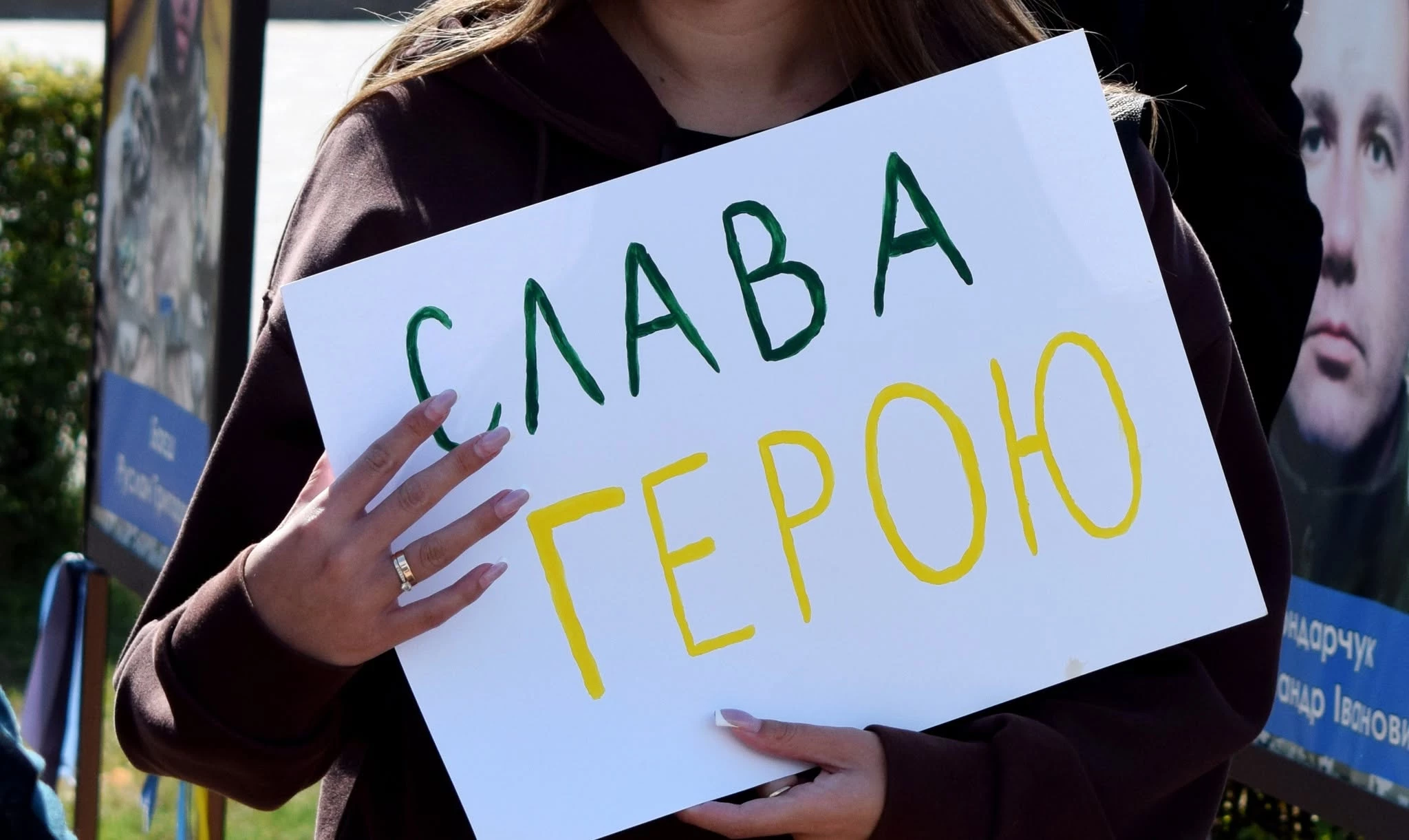 Матроса Андрія Мурзака, який повернувся з полону, зустріли на Черкащині