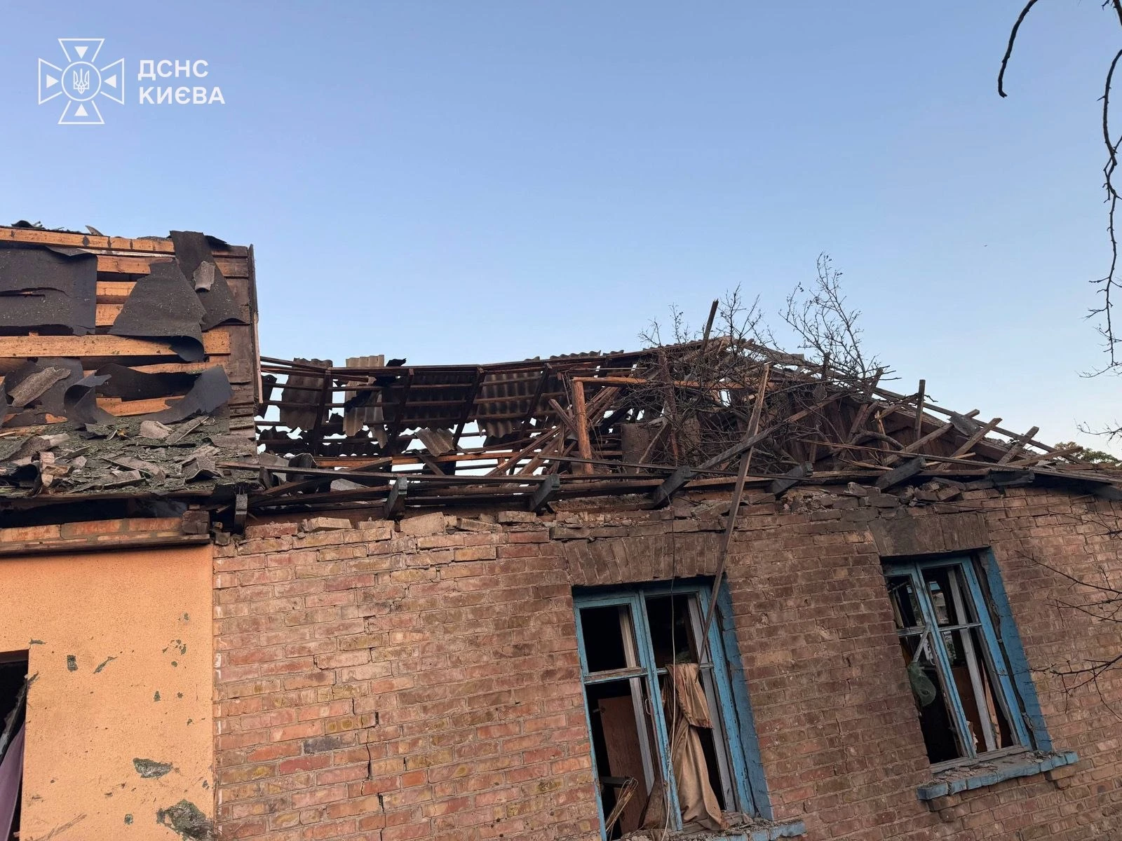 У Києві внаслідок атаки рф постраждали двоє людей, пошкоджено будинки