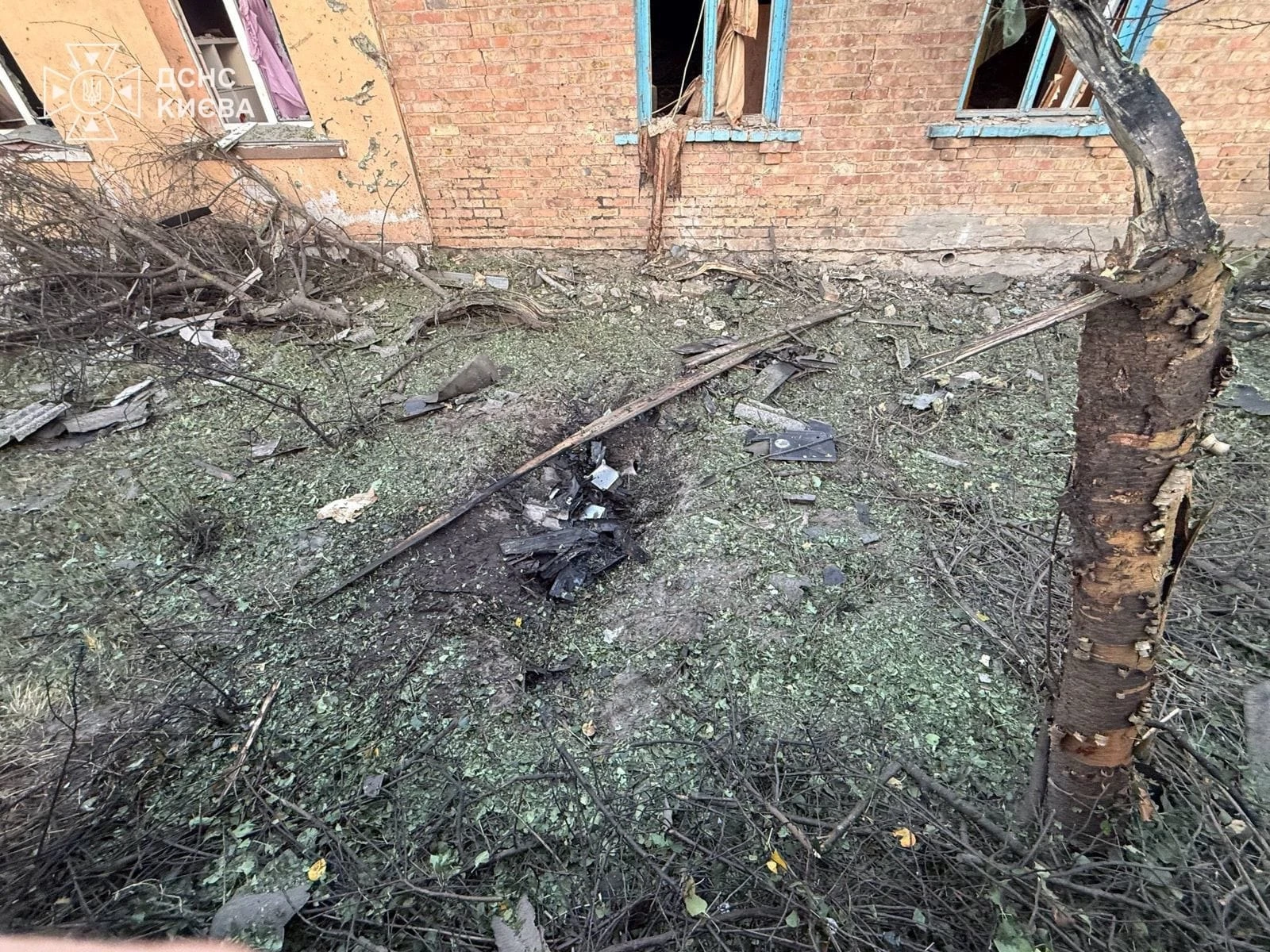 У Києві внаслідок атаки рф постраждали двоє людей, пошкоджено будинки