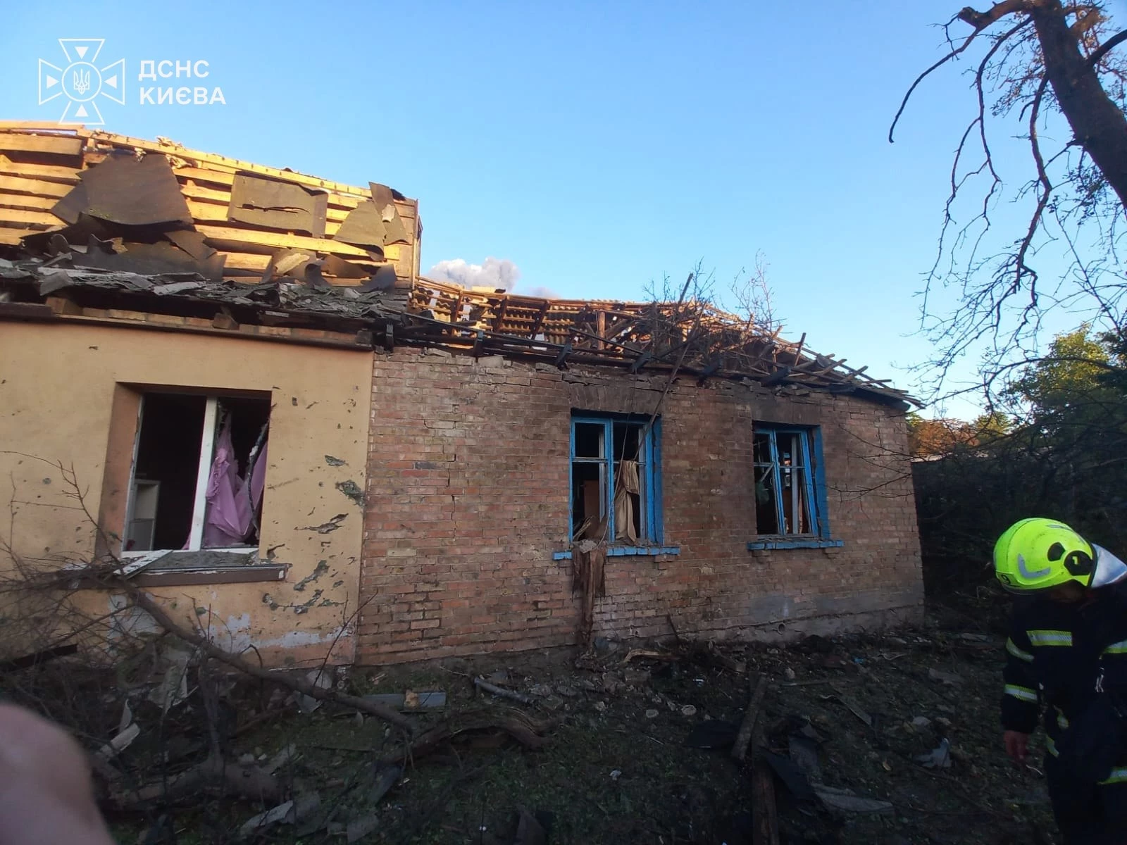 У Києві внаслідок атаки рф постраждали двоє людей, пошкоджено будинки