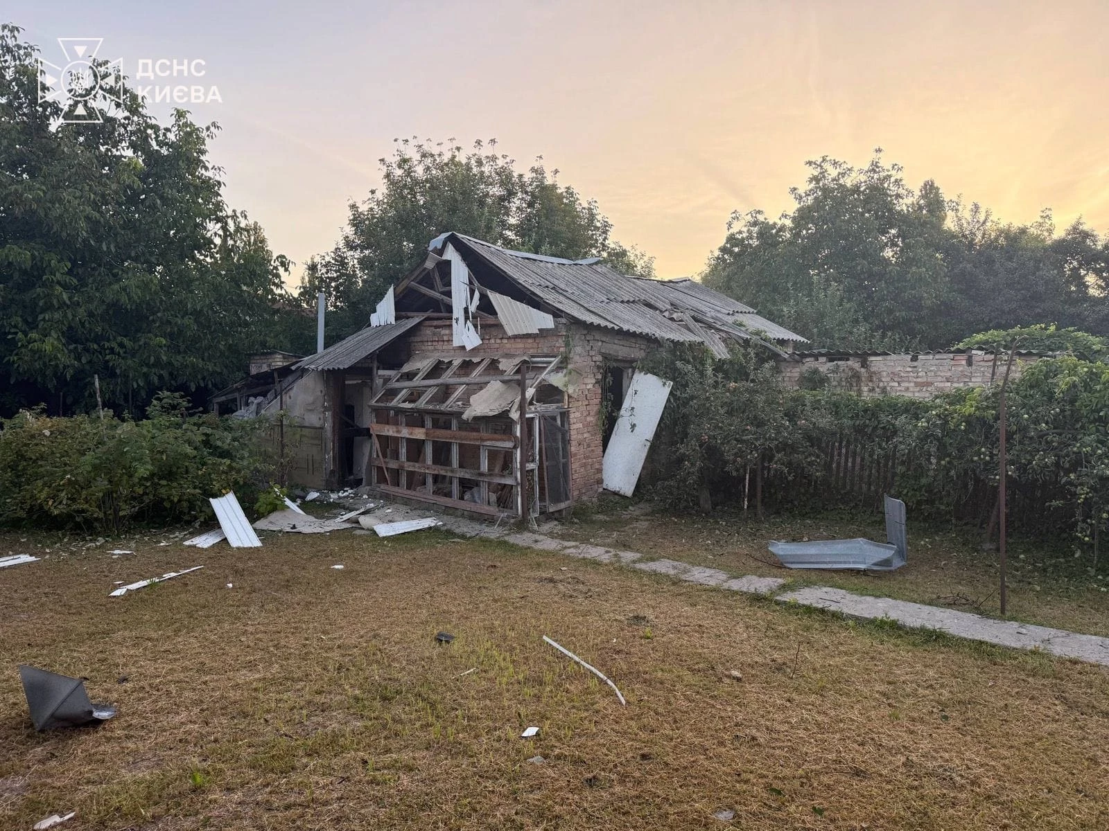У Києві внаслідок атаки рф постраждали двоє людей, пошкоджено будинки