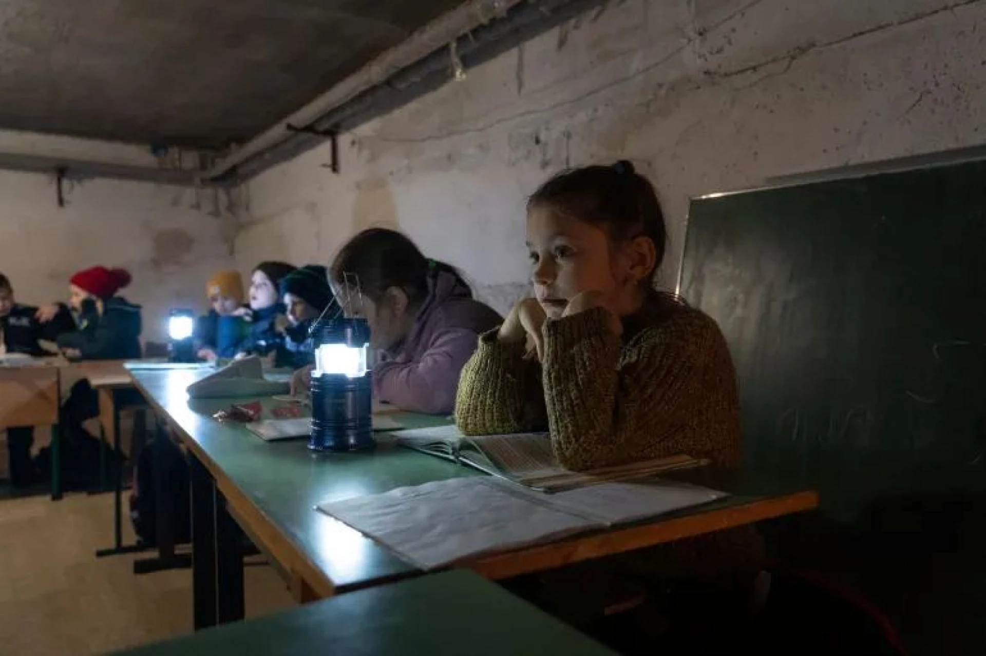 Уряд перегляне роботу шкіл, підприємств і транспорту під час тривалих атак рф