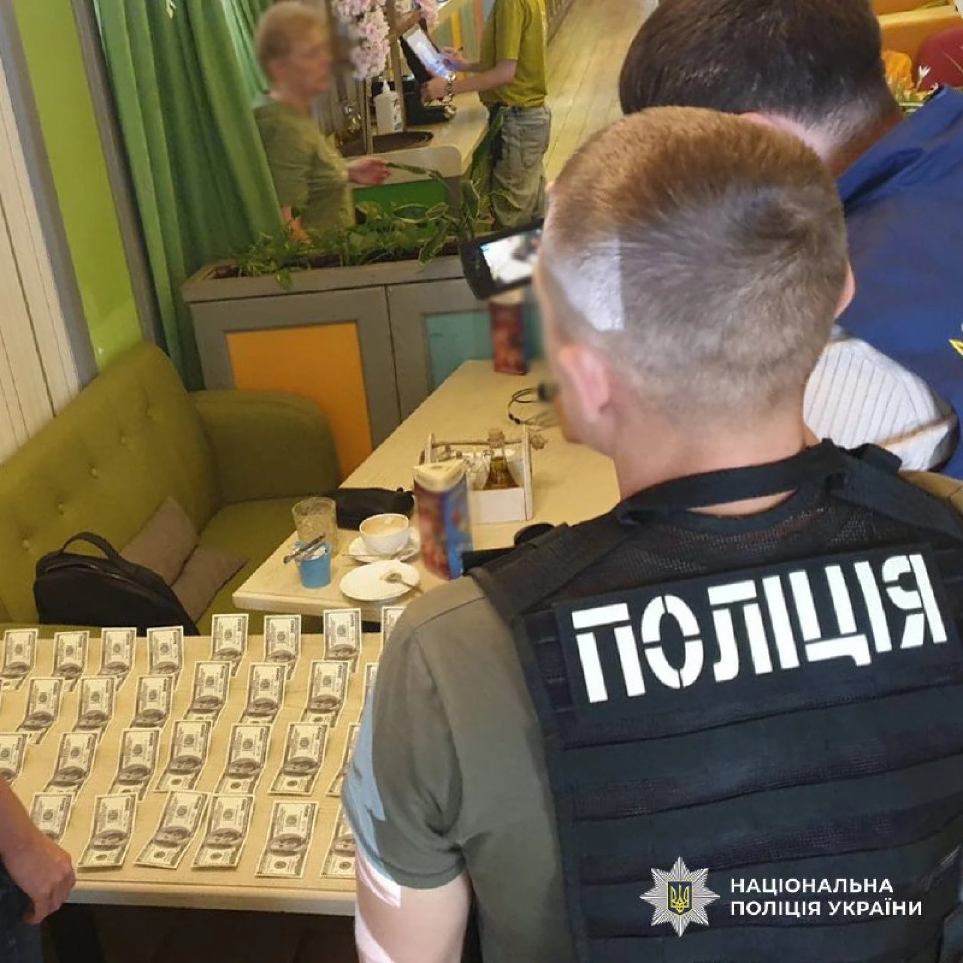 У Києві викрили «бізнес» на іноземцях: за посвідку на проживання вимагали 4 тис. доларів