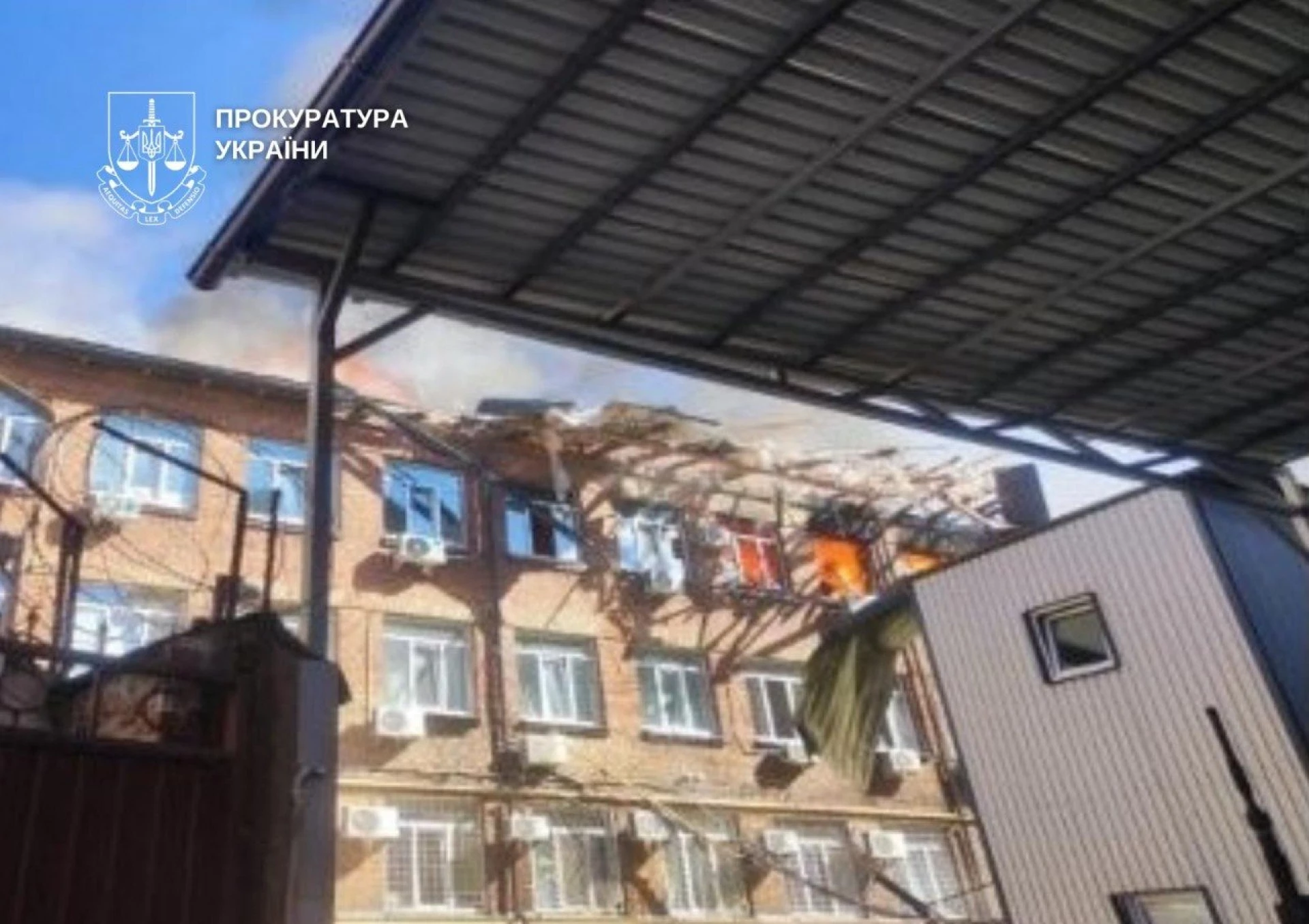 У Києві через атаку рф постраждали 9 людей: пошкоджено університет, будинки, дитсадок та склади