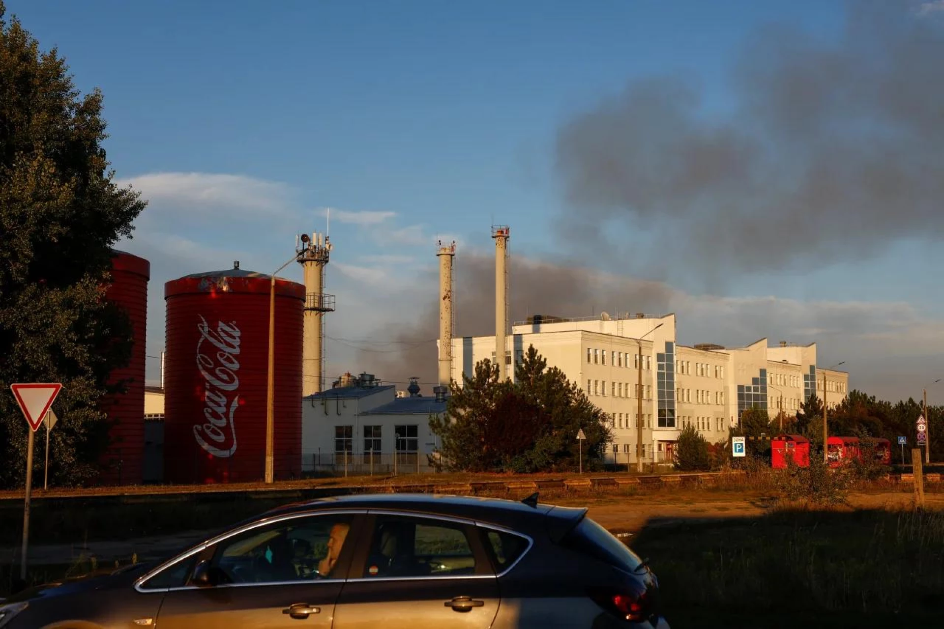 Російський дрон вдарив по заводу Coca-Cola на Київщині