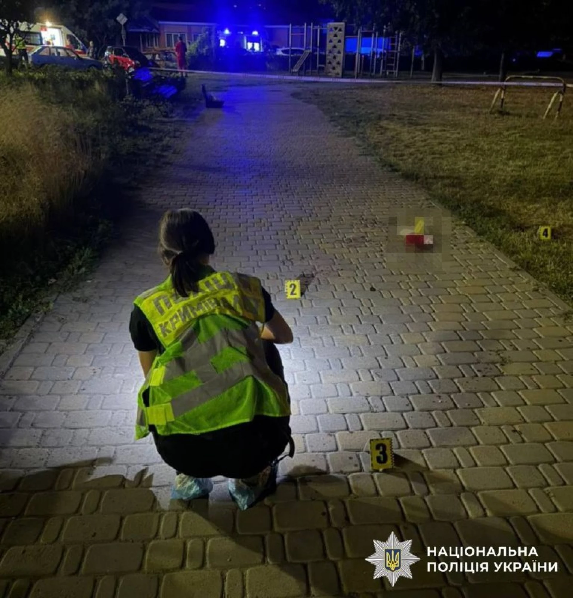 У Києві чоловік підірвав боєприпас на вулиці: постраждали четверо людей