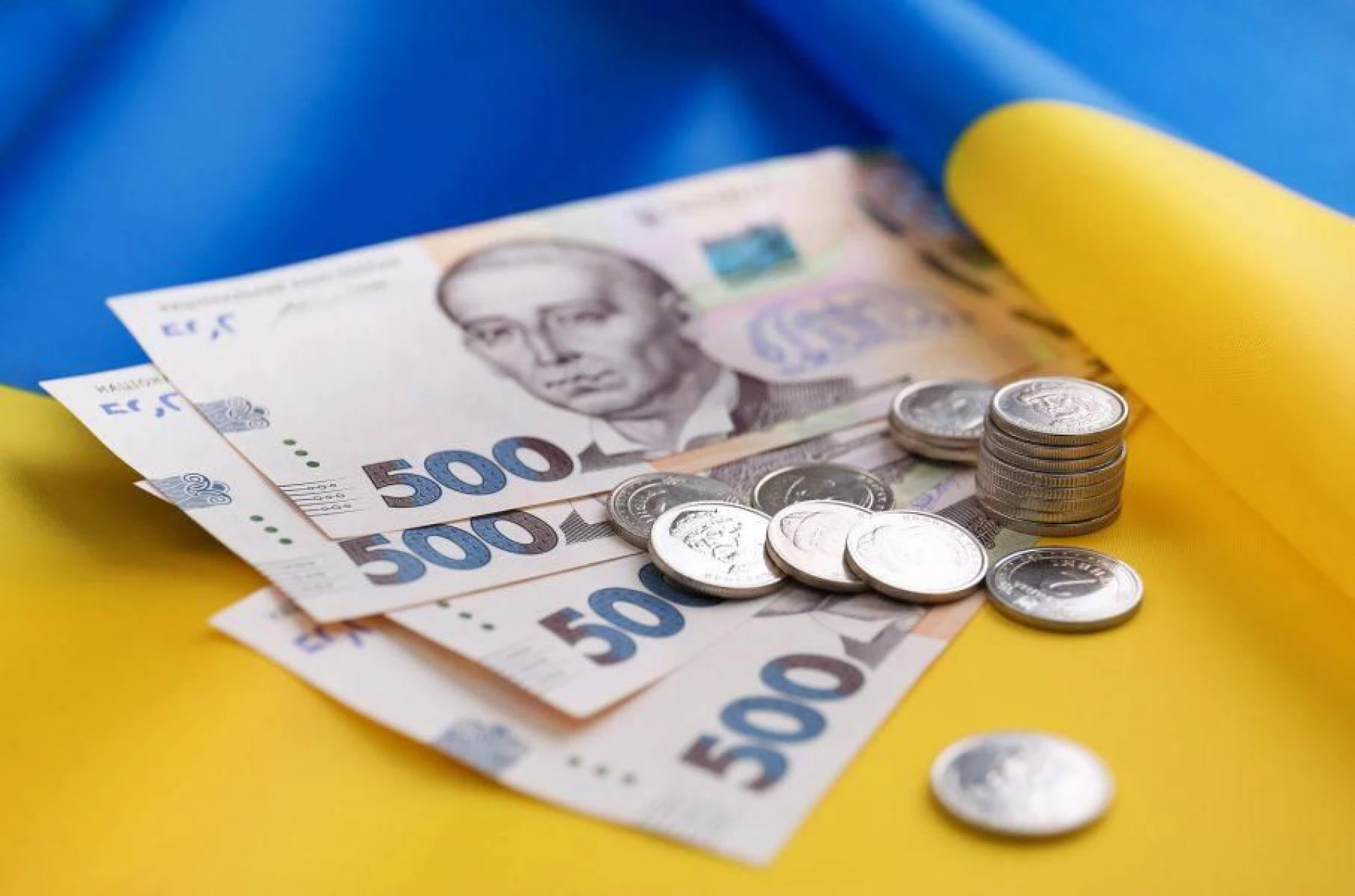 Проєкт Держбюджету-2027: що буде з зарплатами, прожитковим мінімумом та податками