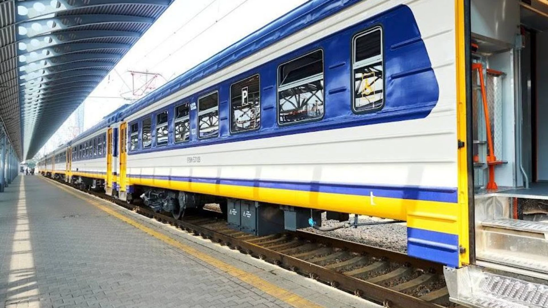Через обстріл у Києві пошкоджено інфраструктуру кільцевої електрички