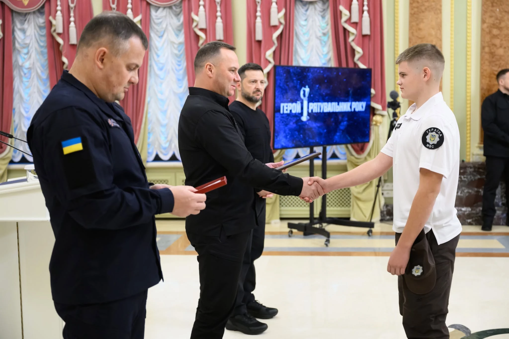 У Києві нагородили лауреатів акції «Герой-рятувальник року»: хто отримав відзнаки