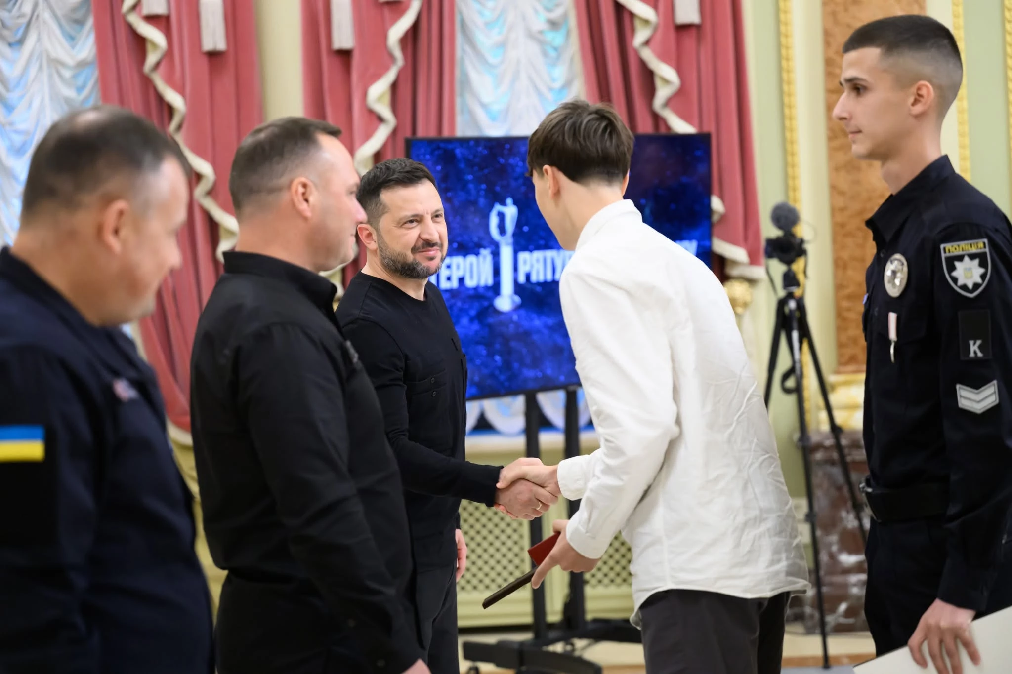 У Києві нагородили лауреатів акції «Герой-рятувальник року»: хто отримав відзнаки