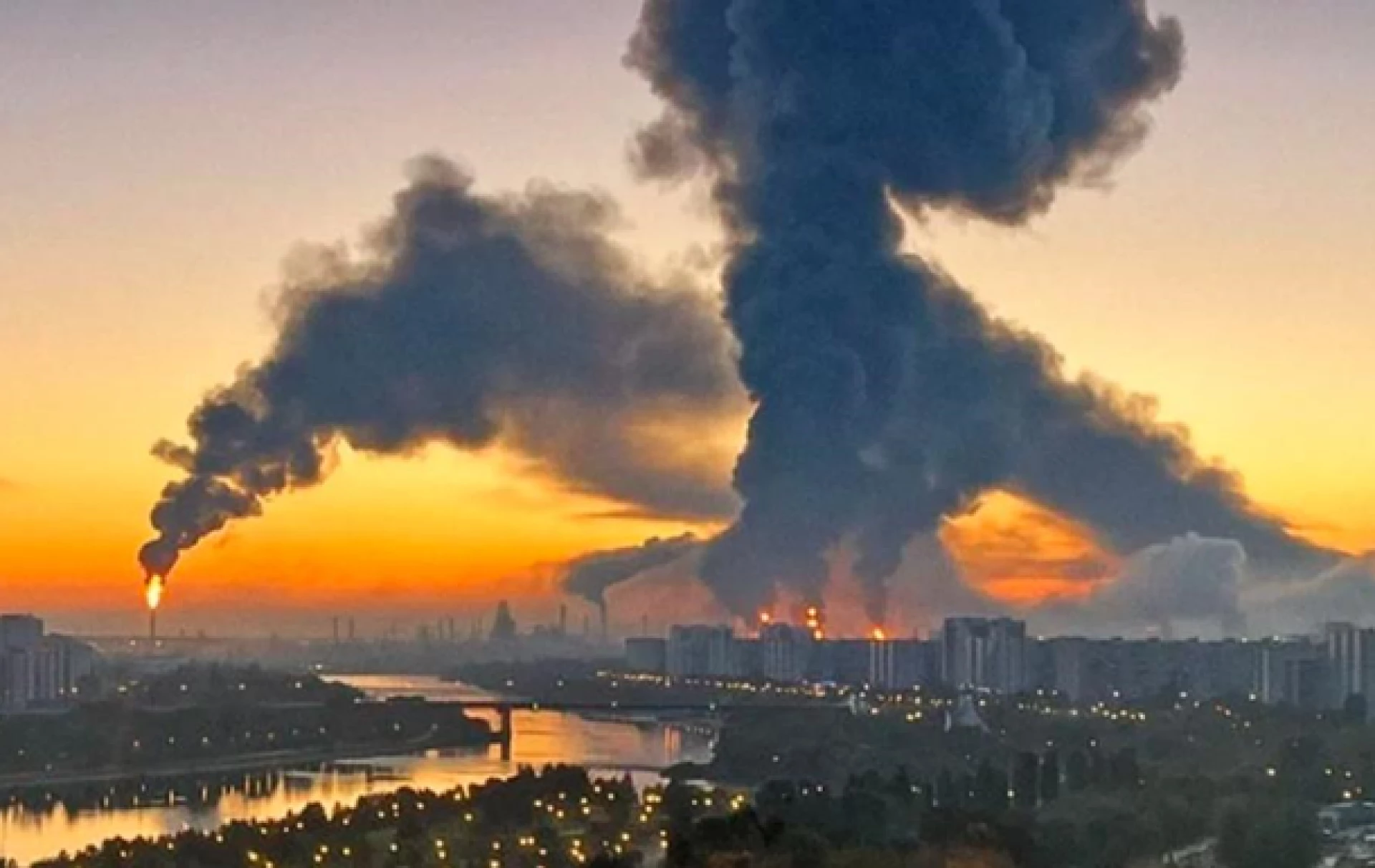 СБУ уразила Московський НПЗ: там палає масштабна пожежа