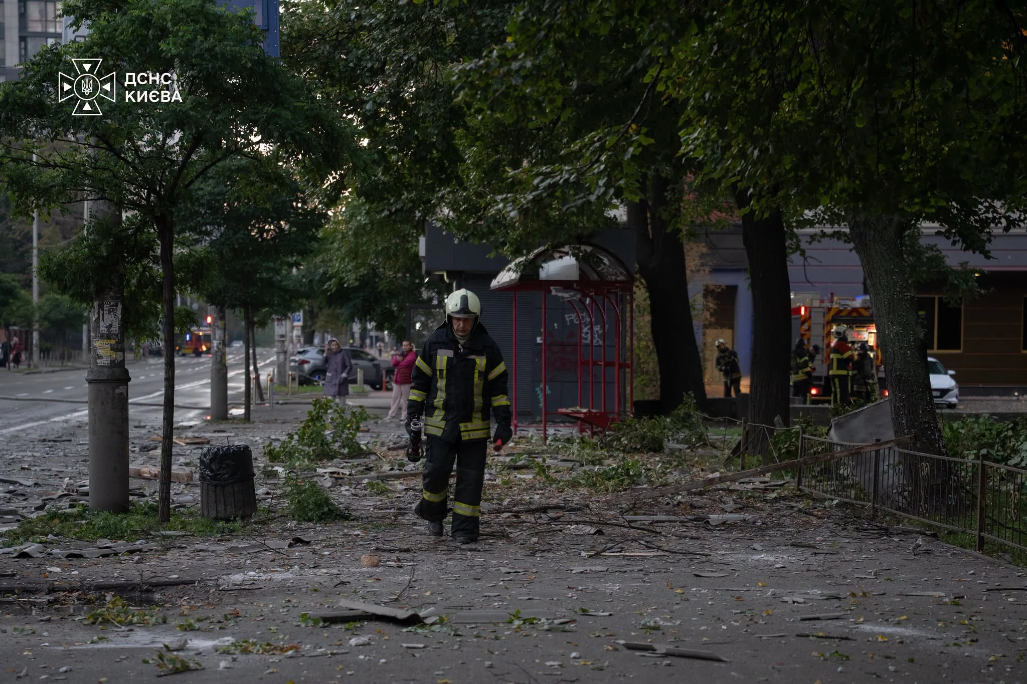 У Києві зафіксували влучання у житловий будинок: одна людина постраждала