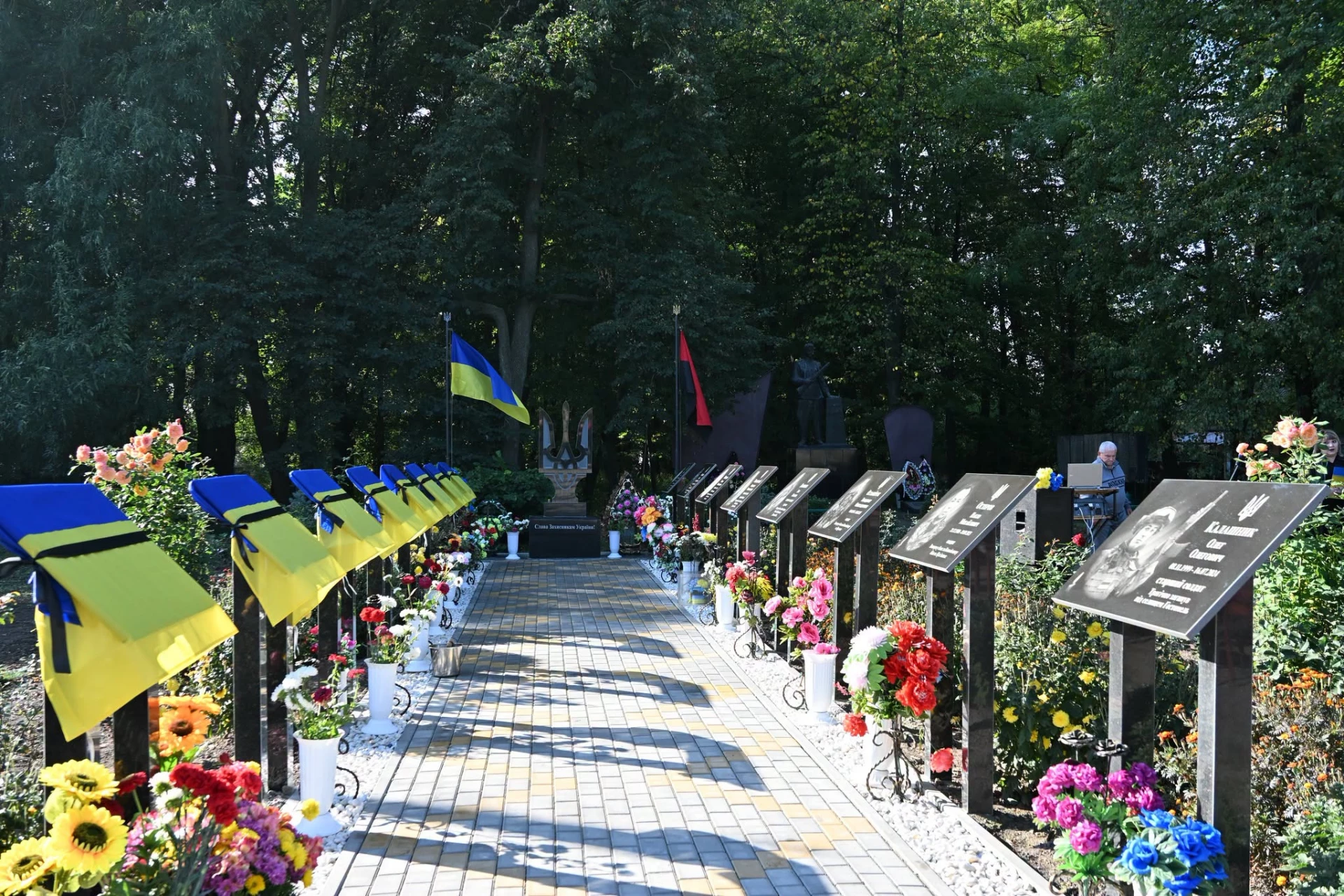 Вісім меморіальних дошок відкрили на Алеї Слави в громаді Черкащини