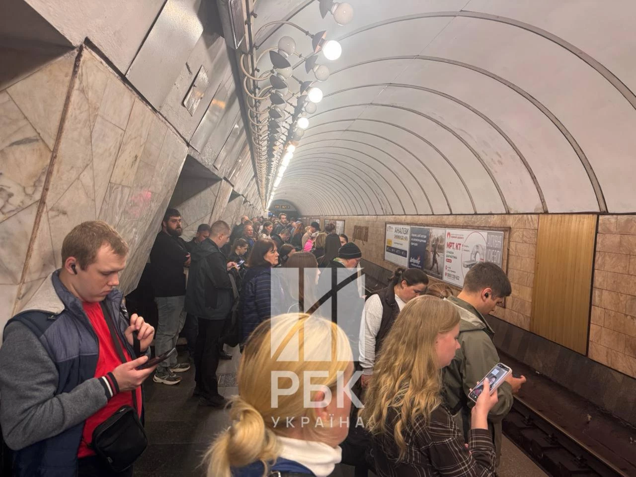Транспортний колапс у Києві: зупинилось метро