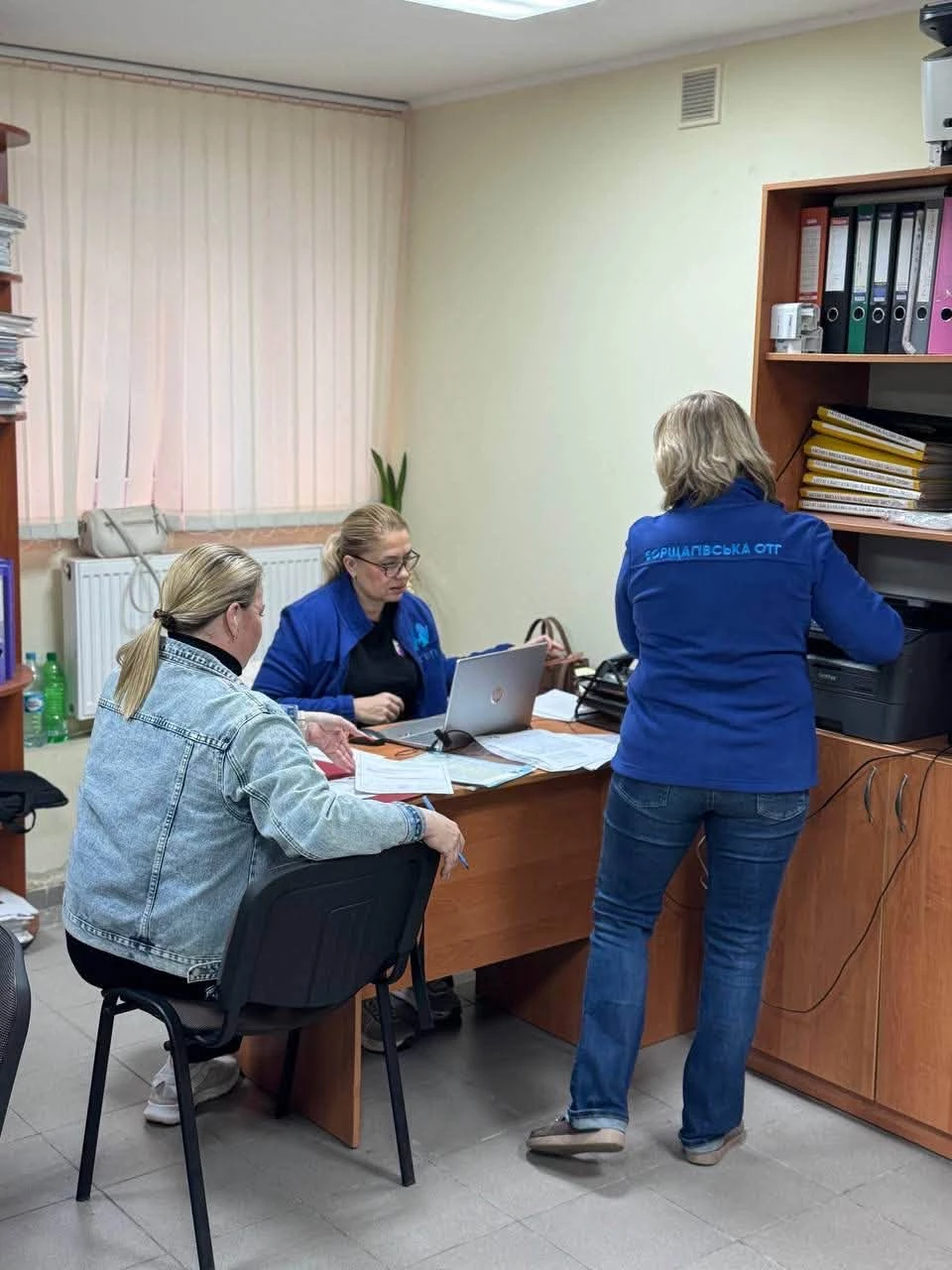У Борщагівський громаді фіксують пошкодження та розгорнули намети з гарячими напоями