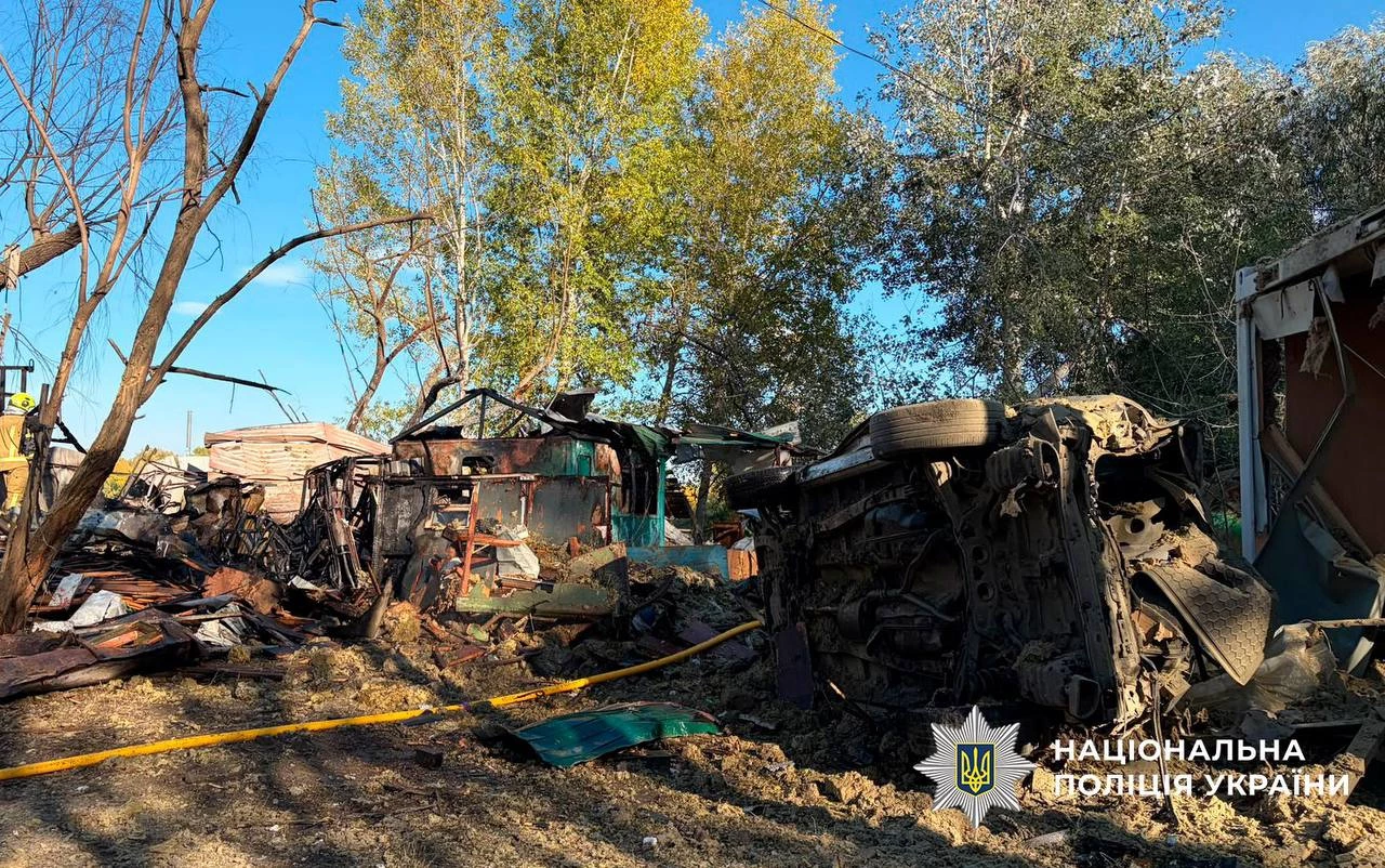 Пошкоджено човникову станцію, бізнес-центр та будинки: поліція Києва документує воєнний злочин рф