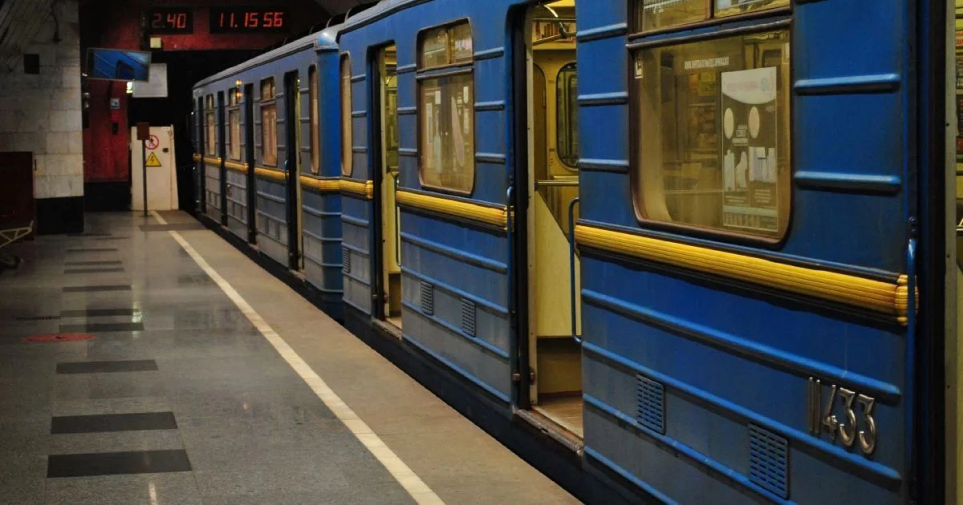 ️У Києві тимчасово змінили рух поїздів метро та автобусів через перекриття Південному мосту