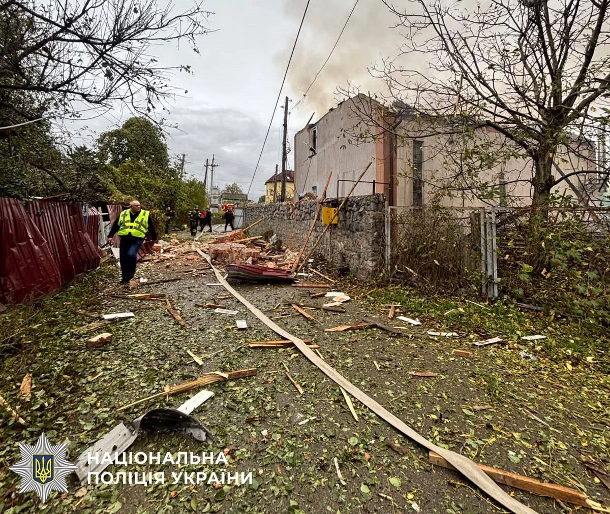 Пошкоджено будинки й дитсадки: поліція Києва документує наслідки атаки рф